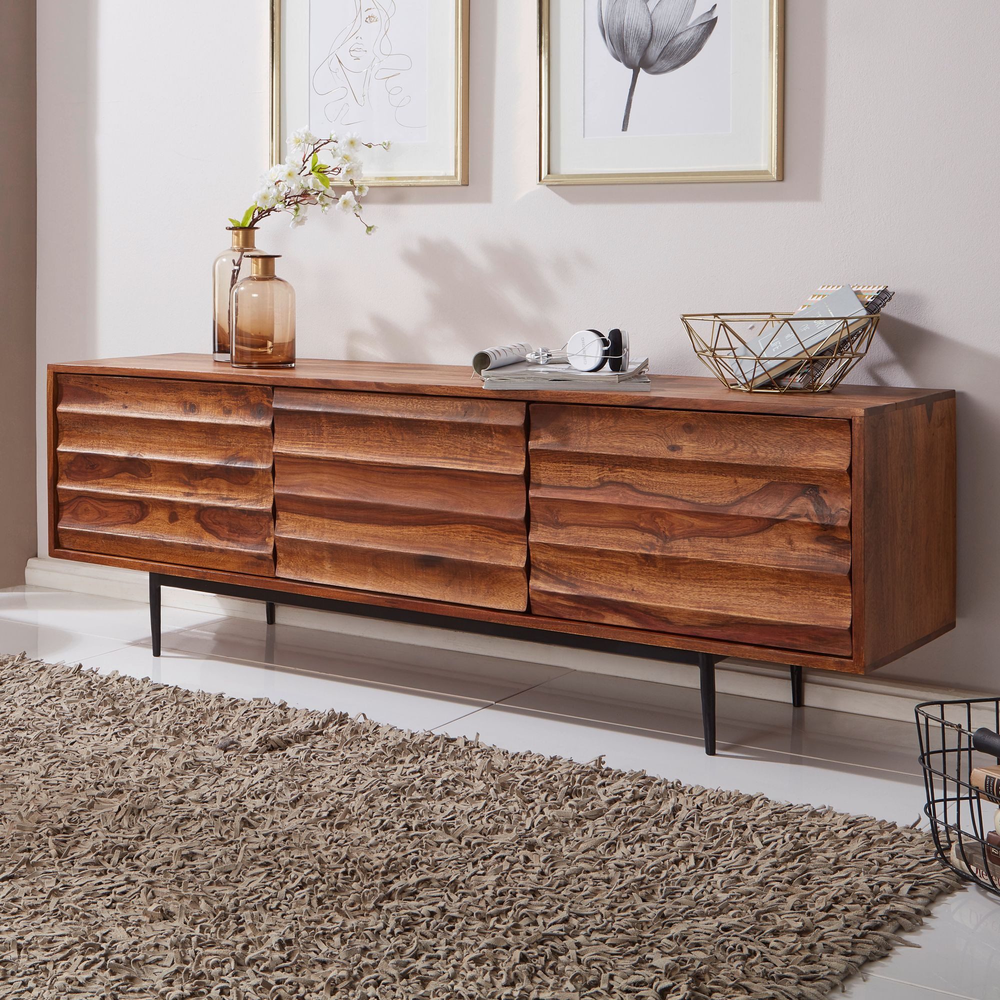 furnicato Lowboard Massivholz Walnuss Finish 147x50x38 cm Braun (1 St), Push-to-open TV-Schrank mit Klappfach für dein Wohnzimmer