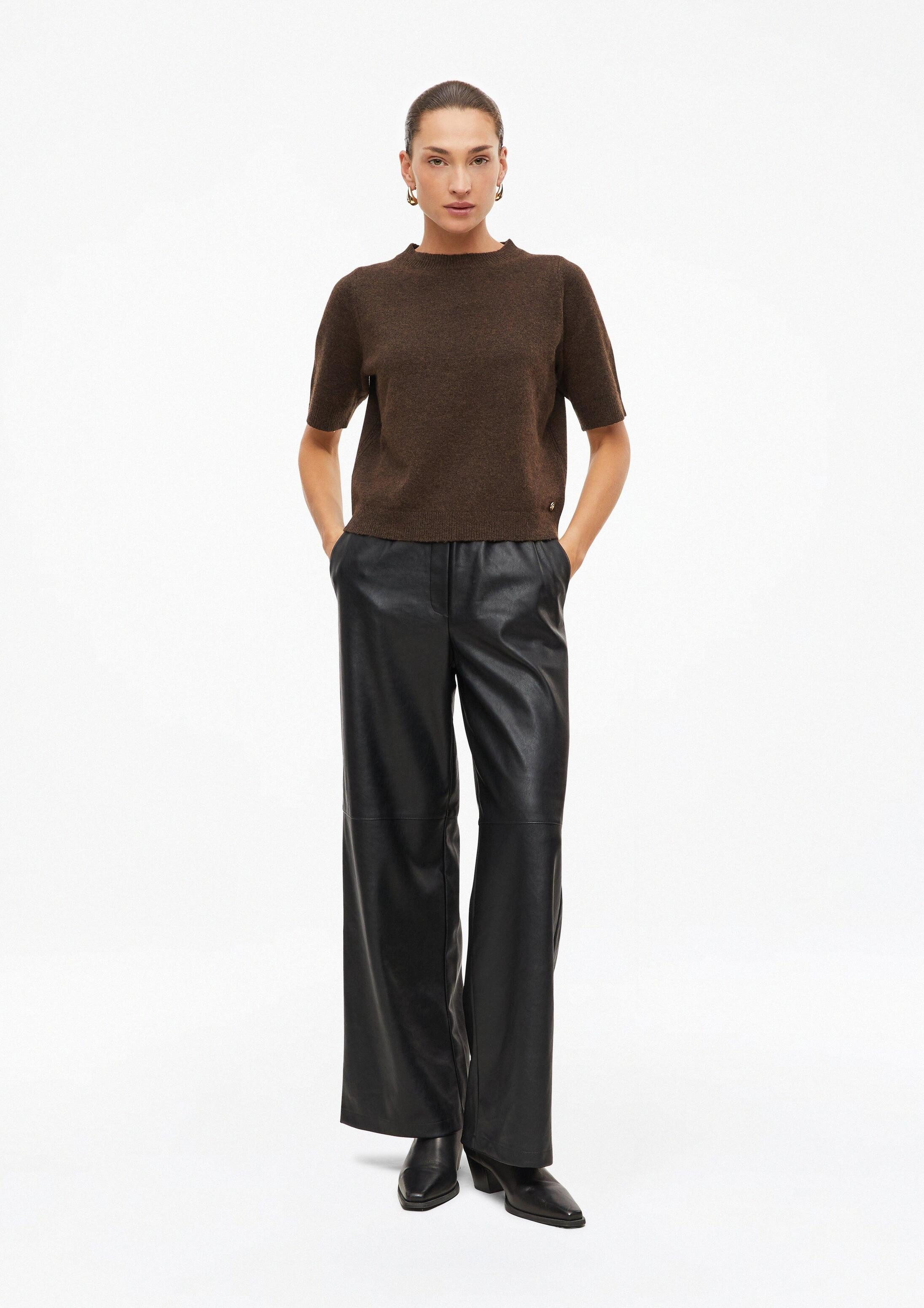 s.Oliver Chinos Hose Hose in Leder-Optik mit Elastikbund – Bild 5 von 5
