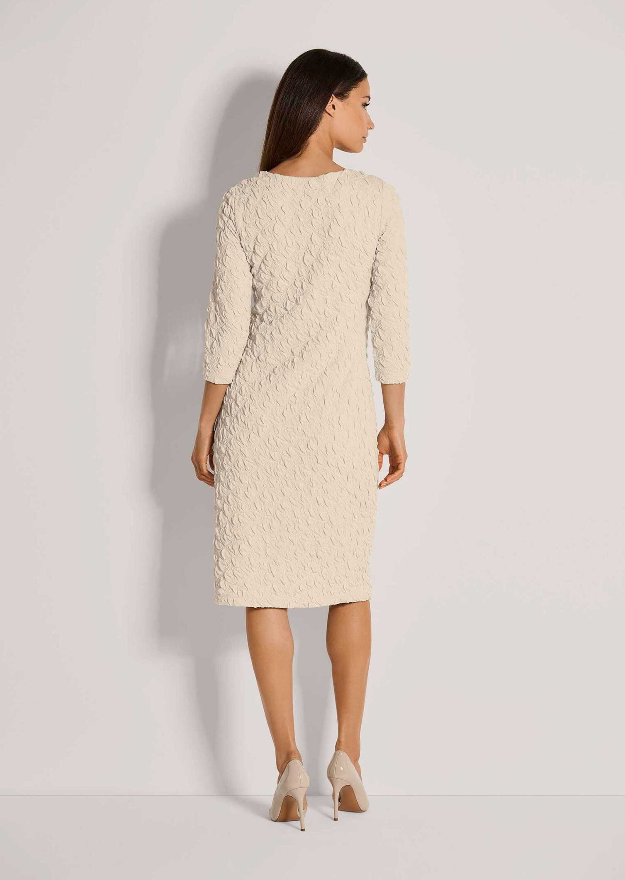 MADELEINE Midikleid Elegantes Kleid mit raffinierter Struktur Midikleid mit Rundhals, 3/4-Ärmeln und gerafften Seiten