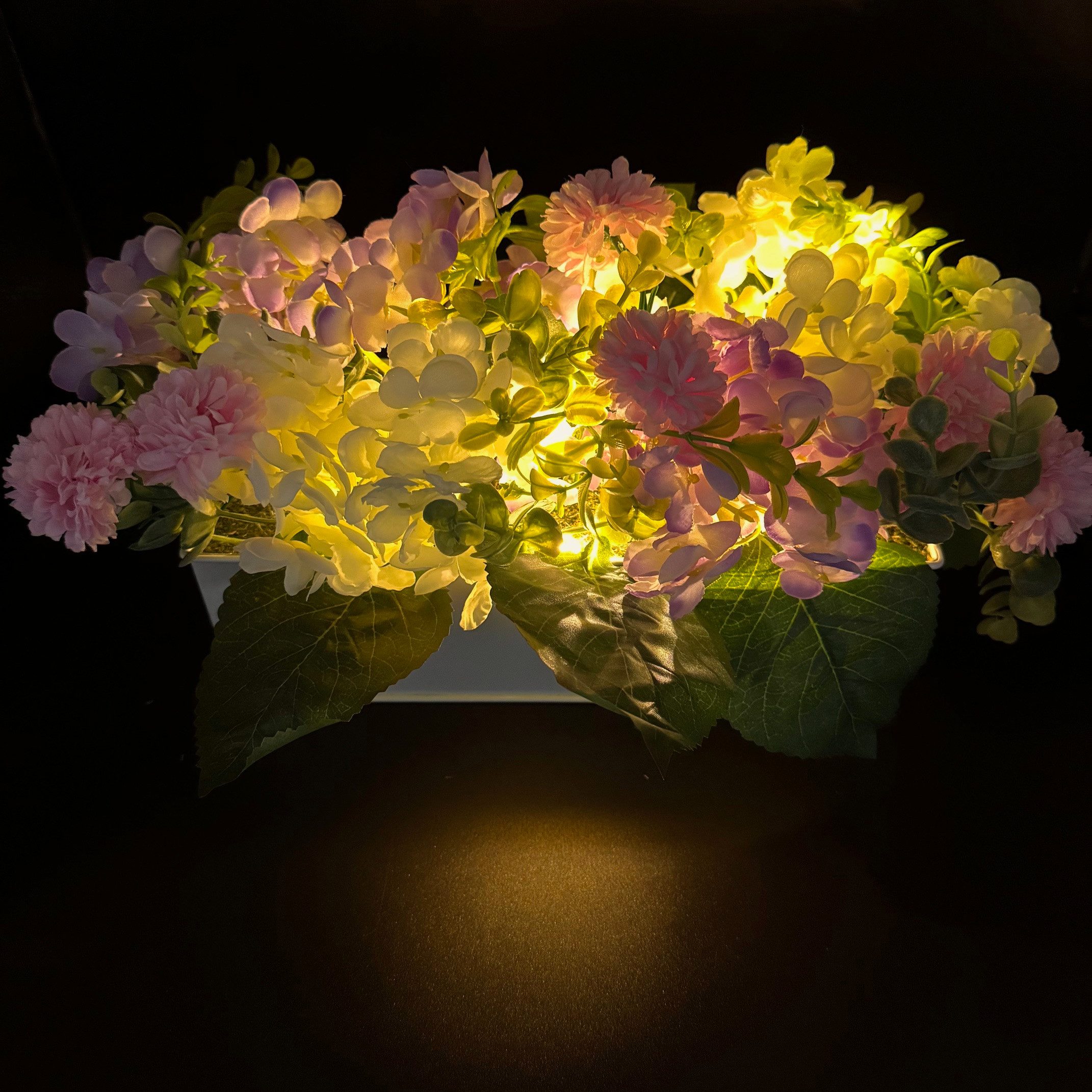Kunstblumenstrauß - Künstliche Pflanzen im Topf mit LED-Lichterkette - Deko Frühling - Hortensien, Online-Fuchs, 6-Stunden Timerfunktion