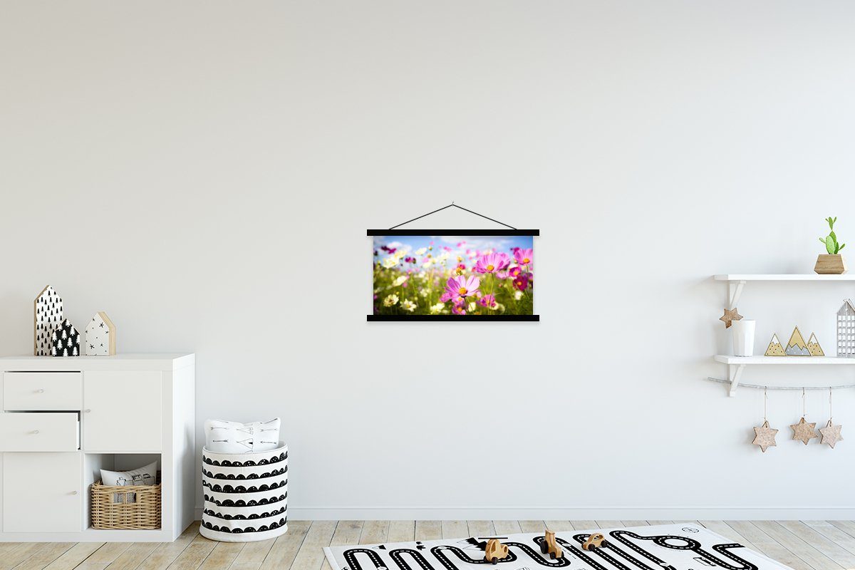 MuchoWow Poster Blumen - Wiese - Lila - Gras - Weiß - Wolken - Blau, (1 St), Magnetische Posterleiste, Eichenholz, Holzleisten, Textilposter schwarz | schwarz