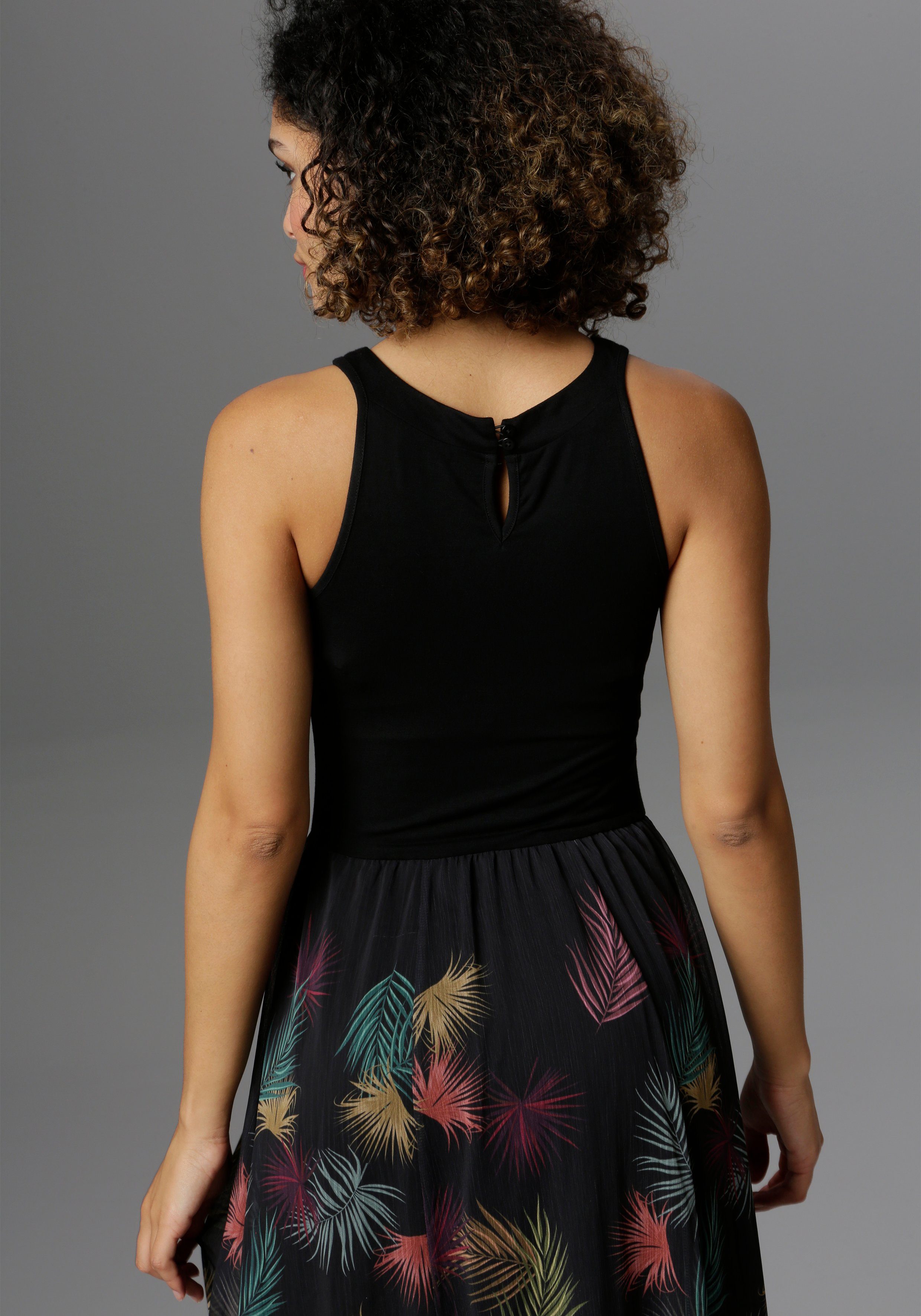 Aniston Blätterdruck mit Sommerkleid buntem SELECTED