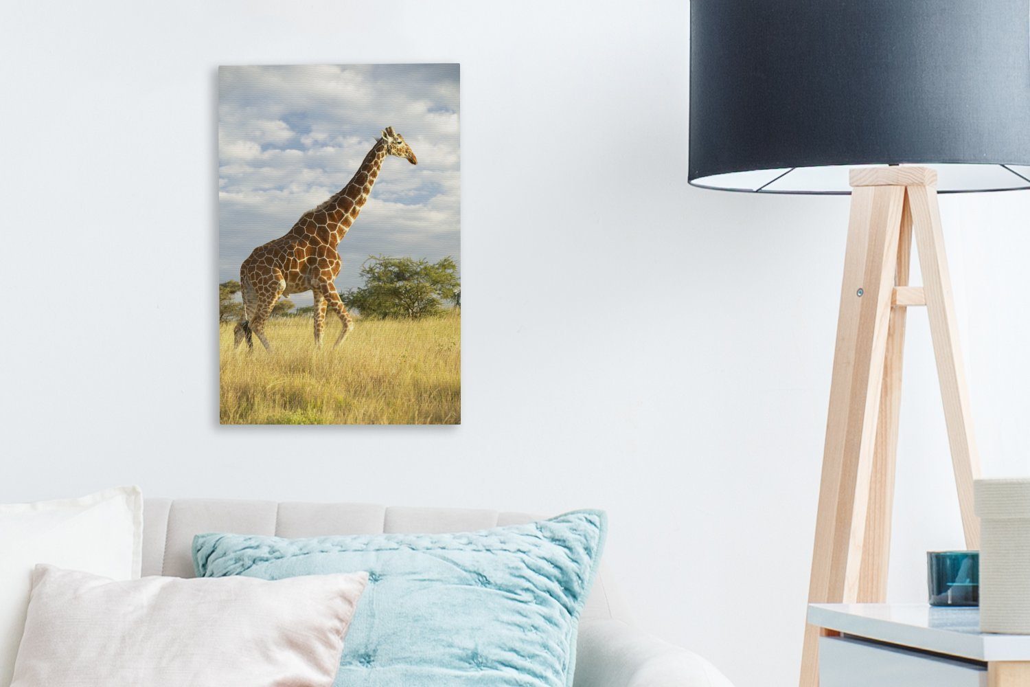 - (1 inkl. fertig Gras, Leinwandbild Gemälde, Zackenaufhänger, - cm 20x30 Giraffe OneMillionCanvasses® bespannt Himmel St), Leinwandbild