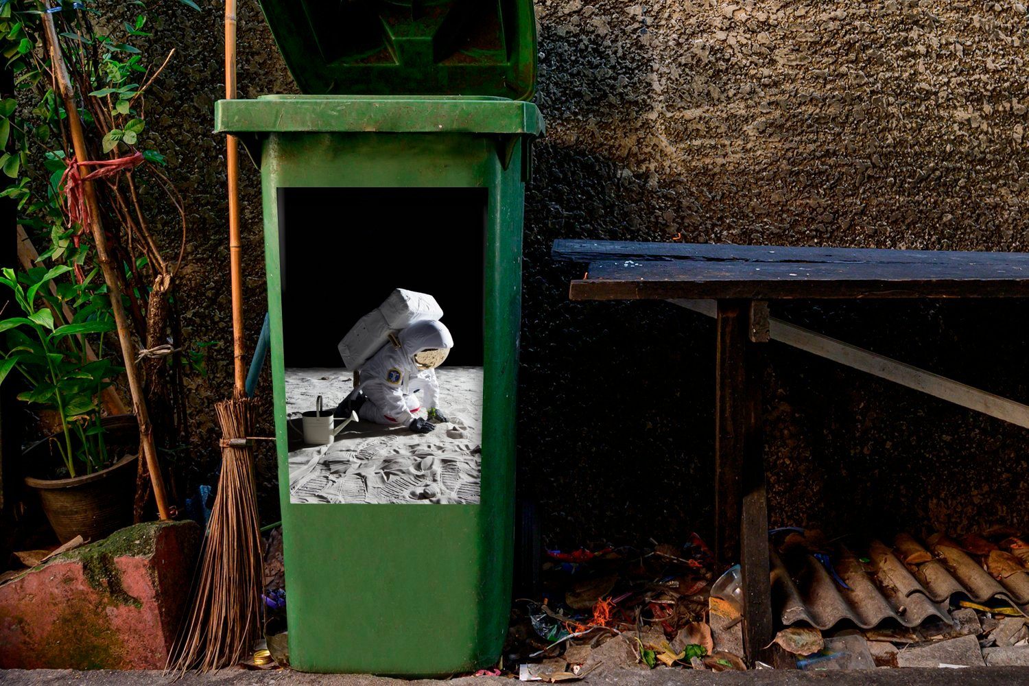 Mülltonne, Container, - Astronaut MuchoWow Sticker, Wandsticker St), Gartenarbeit (1 Mülleimer-aufkleber, Mond Abfalbehälter -