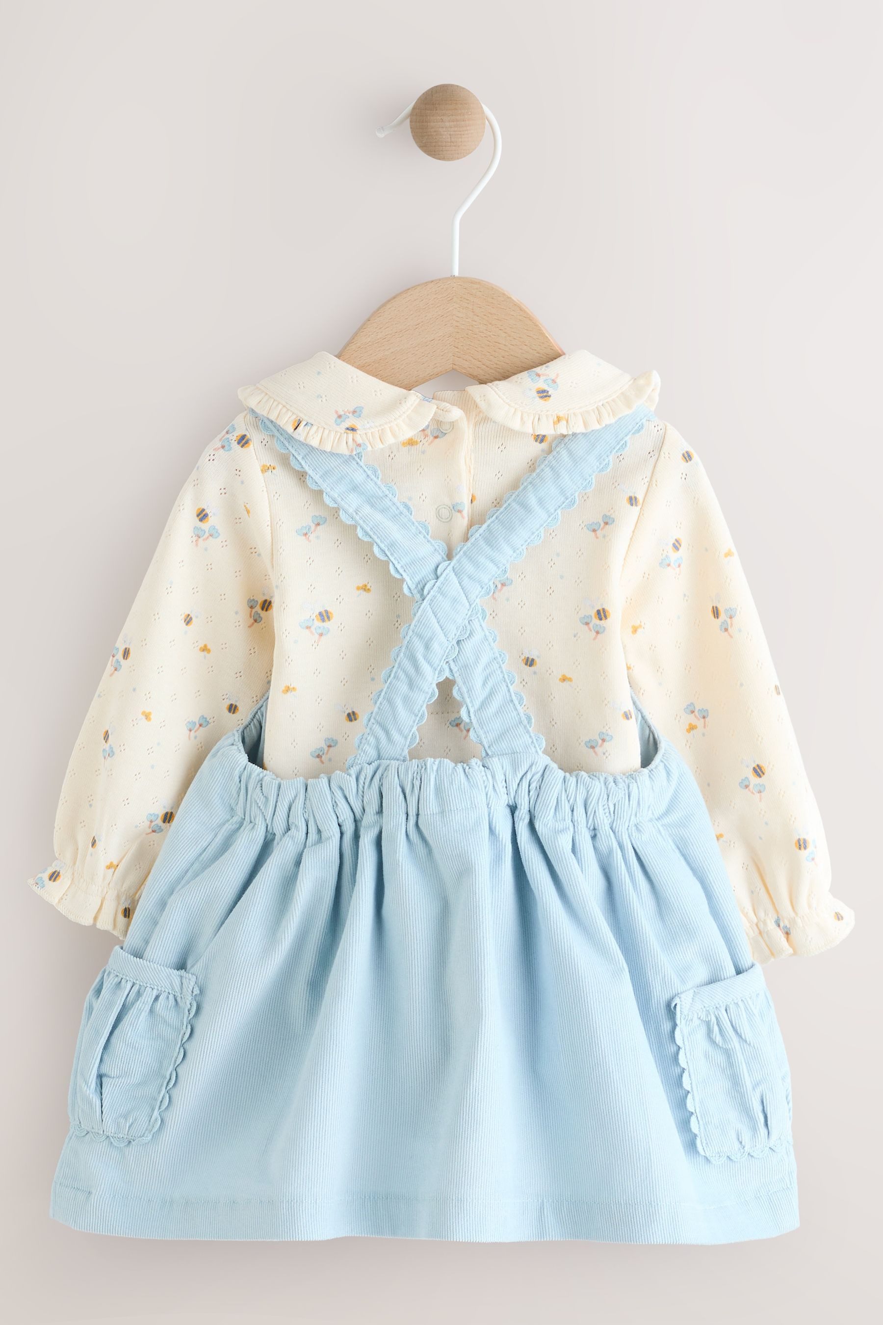 Next Latzkleid Baby-Set: Latzkleid, Langarm-Bodysuit, Strumpfhose (3-tlg)