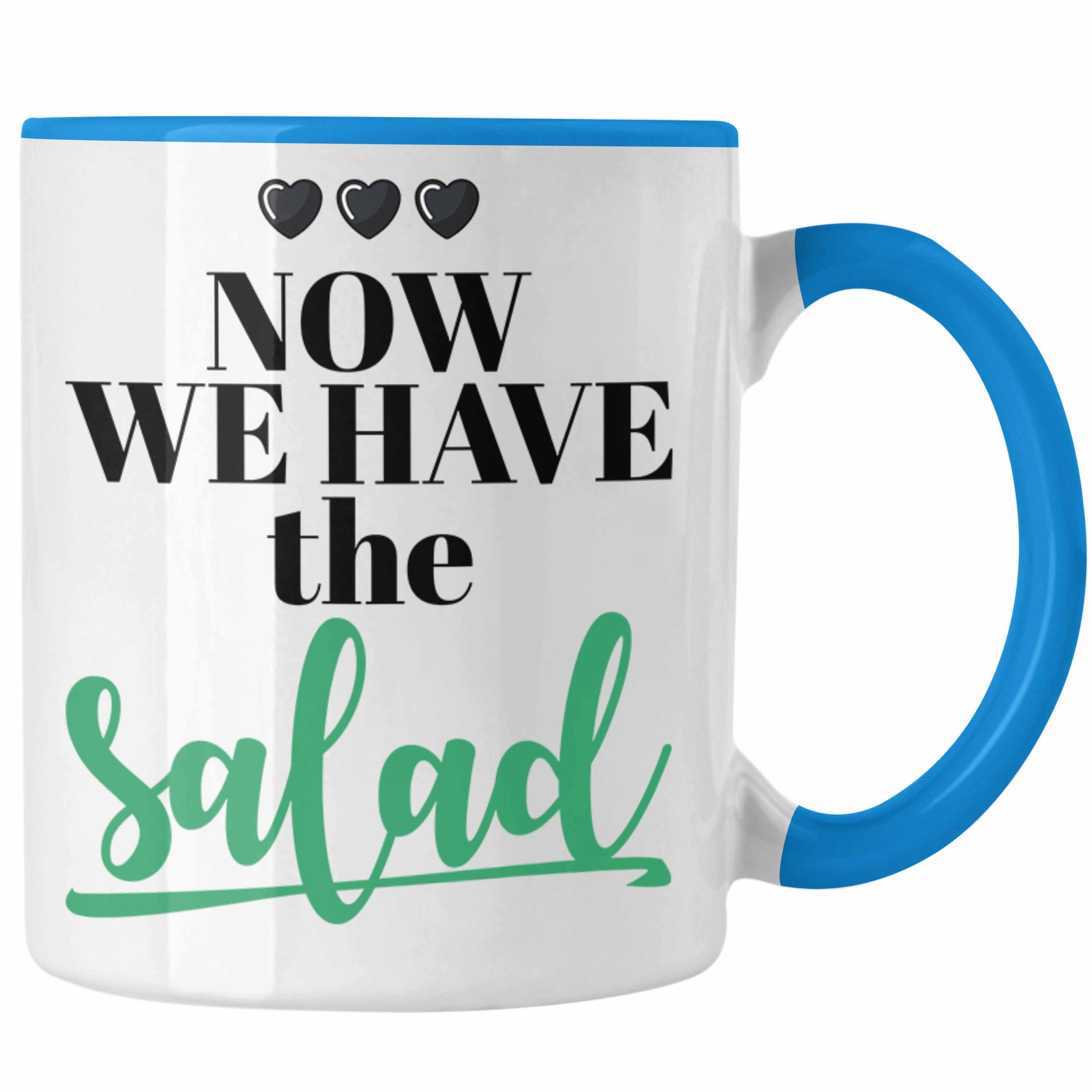 Trendation Tasse Now We Have The Salad Tasse Geschenk Deutsch Englisch Wortwitz Lustige Blau