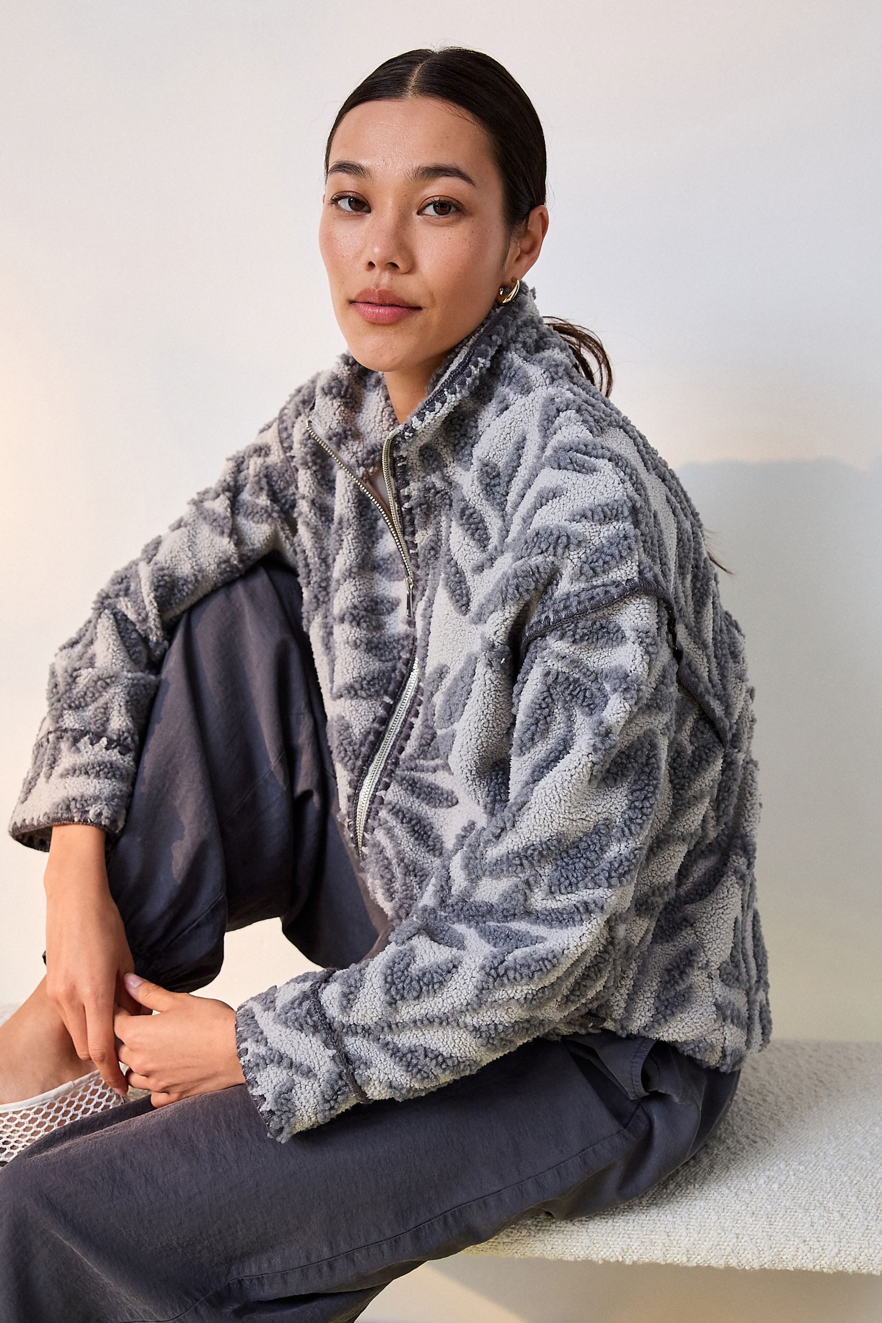 Next Fleecejacke Hemdjacke mit Reißverschluss und Blumen-Print (1-St)