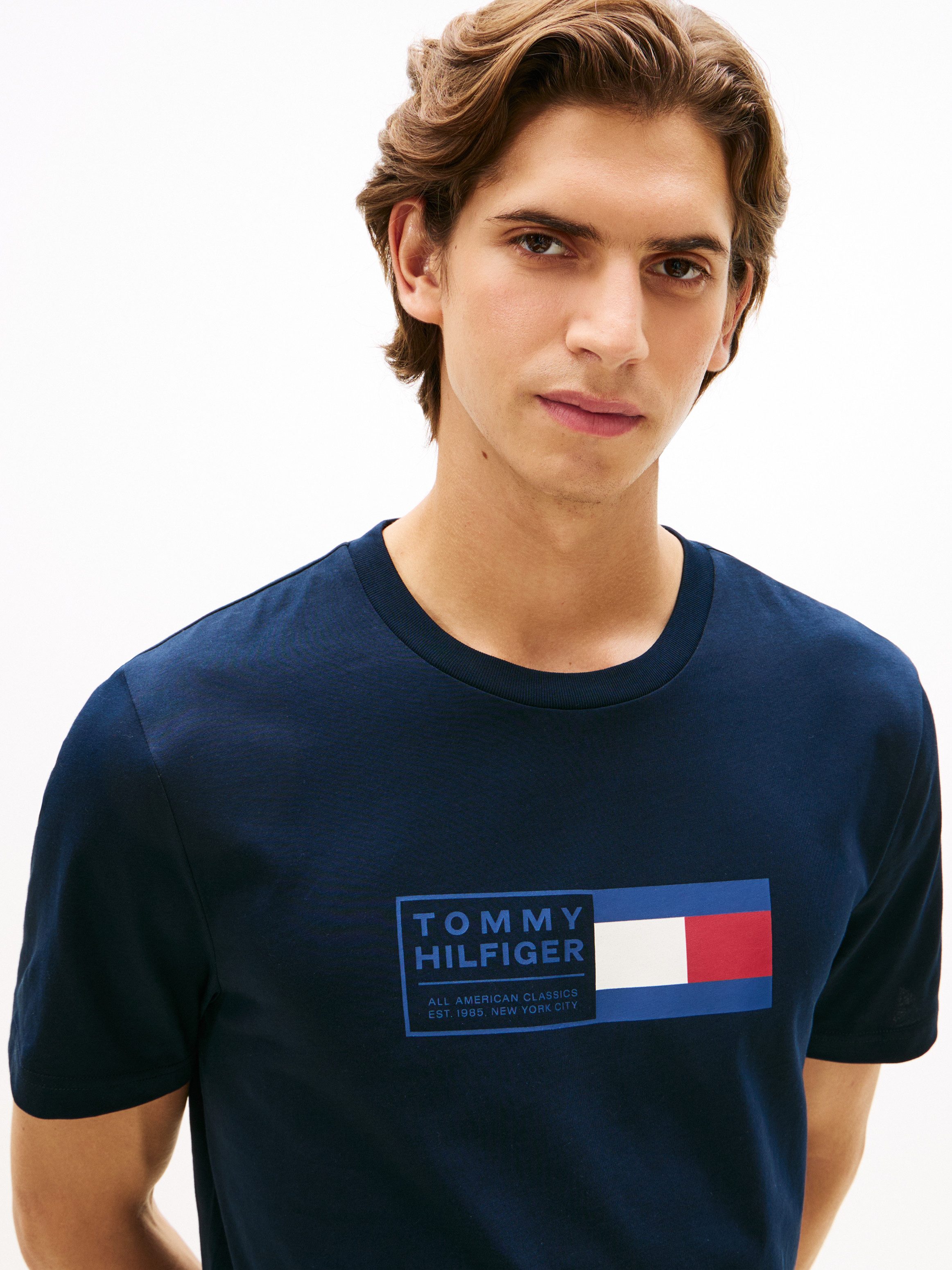 Tommy Hilfiger T-Shirt BRAND LOVE TEXT BOX regular fit, gerippter Rundhals – Bild 2 von 5