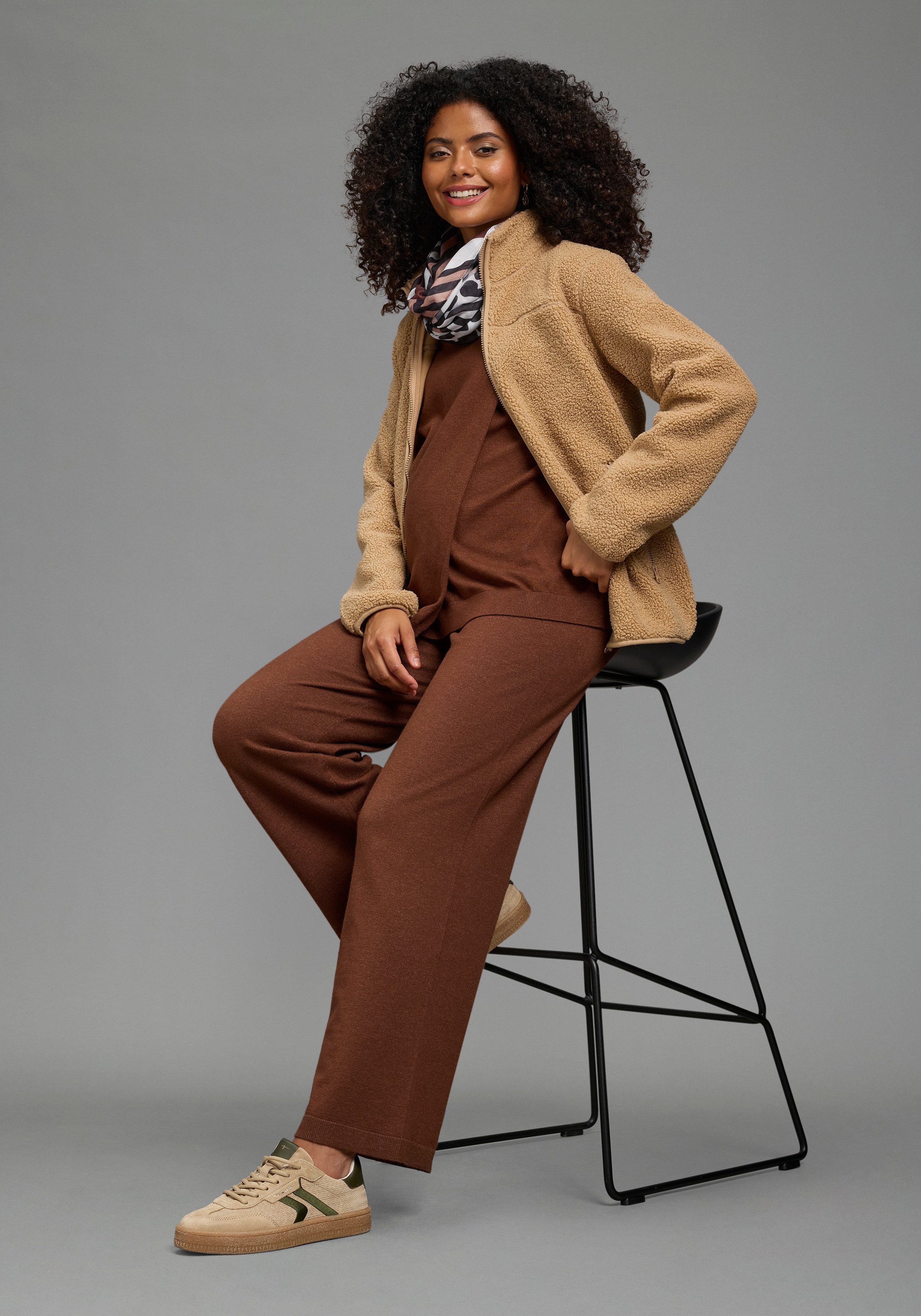 Neun Monate Umstandssweatjacke 2in1 Umstandsfleecejacke mit zippbaren Baby-Einsatz mit Stehkragen, aus weichem Fleece, bequeme Passform – Bild 5 von 5