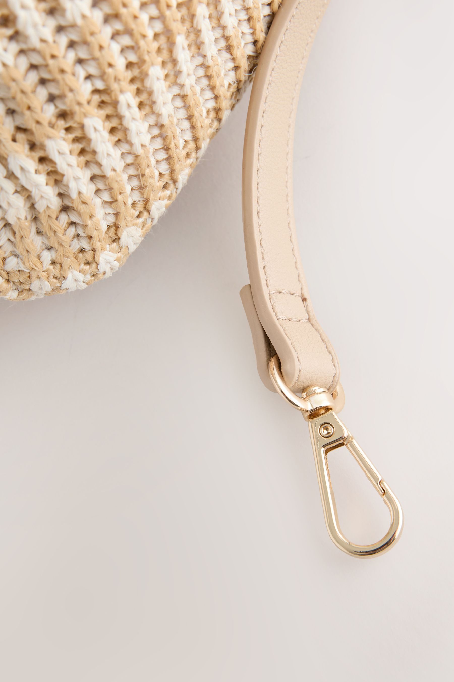 Next Umhängetasche Umhängetasche in Raffia-Optik (1-tlg)