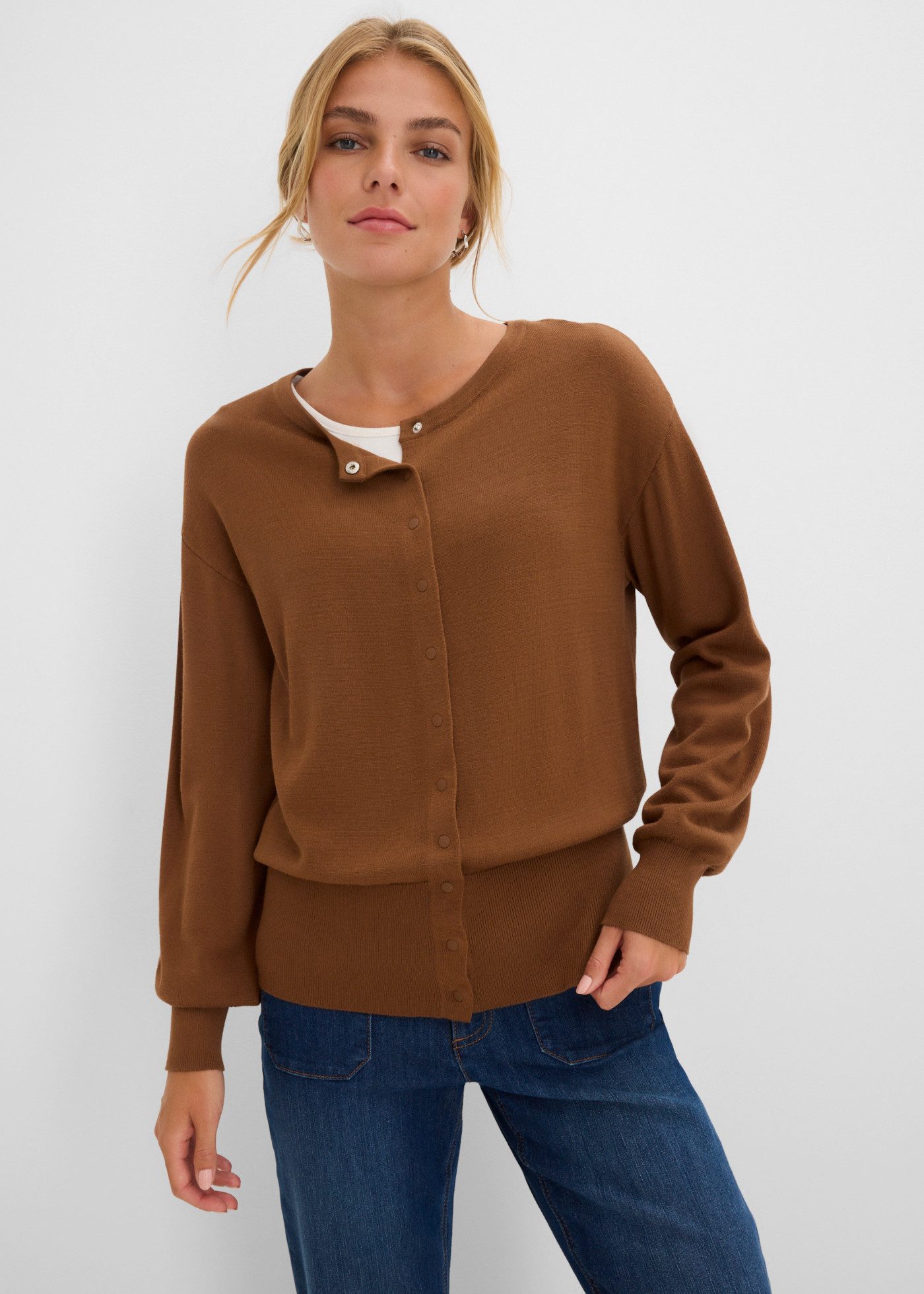 bonprix Strickjacke Feinstrickjacke, mit Knopfleiste, lässig geschnitten, Langarm