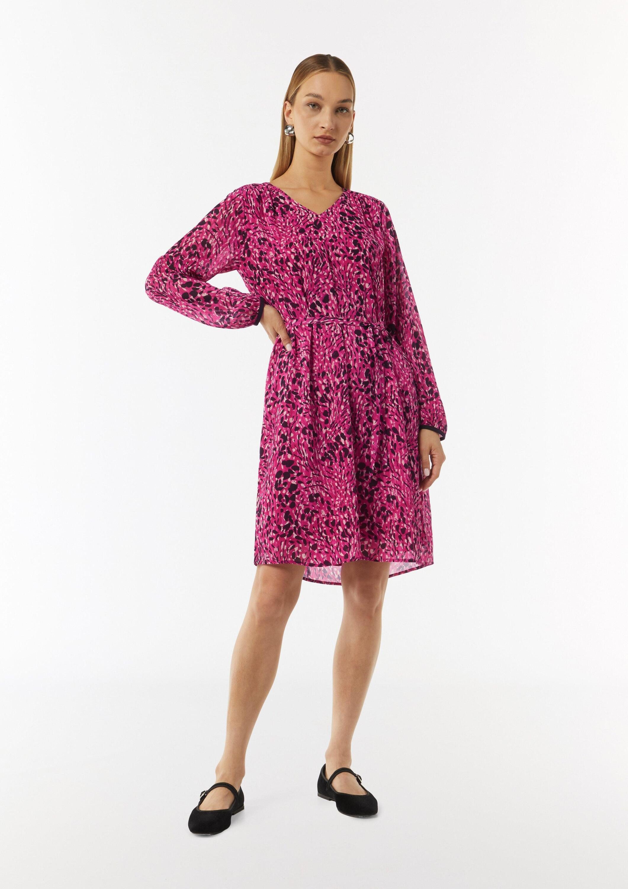 comma Minikleid Kleid Kleid mit All-over-Print und Bindegürtel – Bild 5 von 5