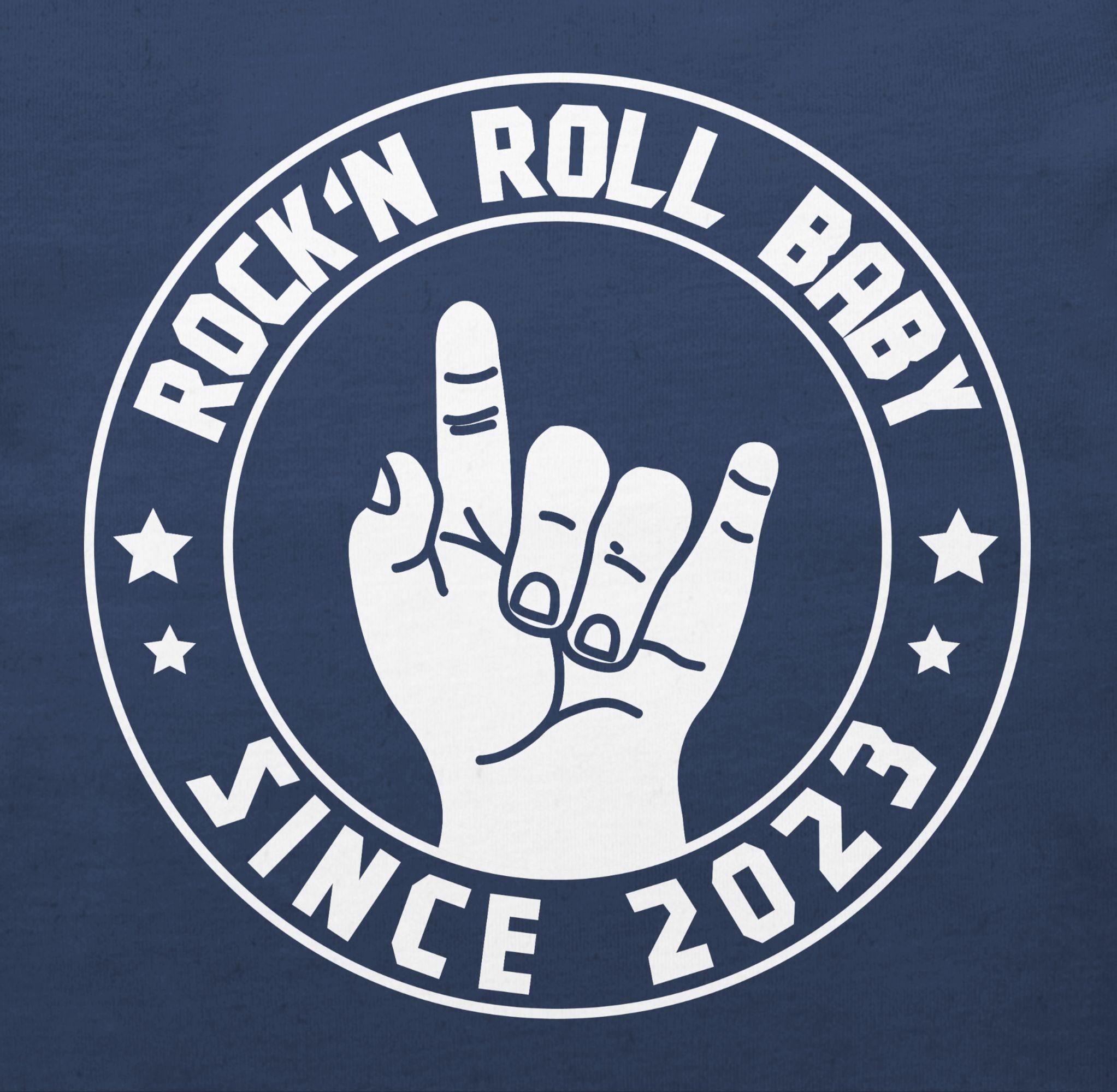 Roll since 1 Navy 2023 Rock'n Sprüche Blau Baby Shirtracer T-Shirt Baby