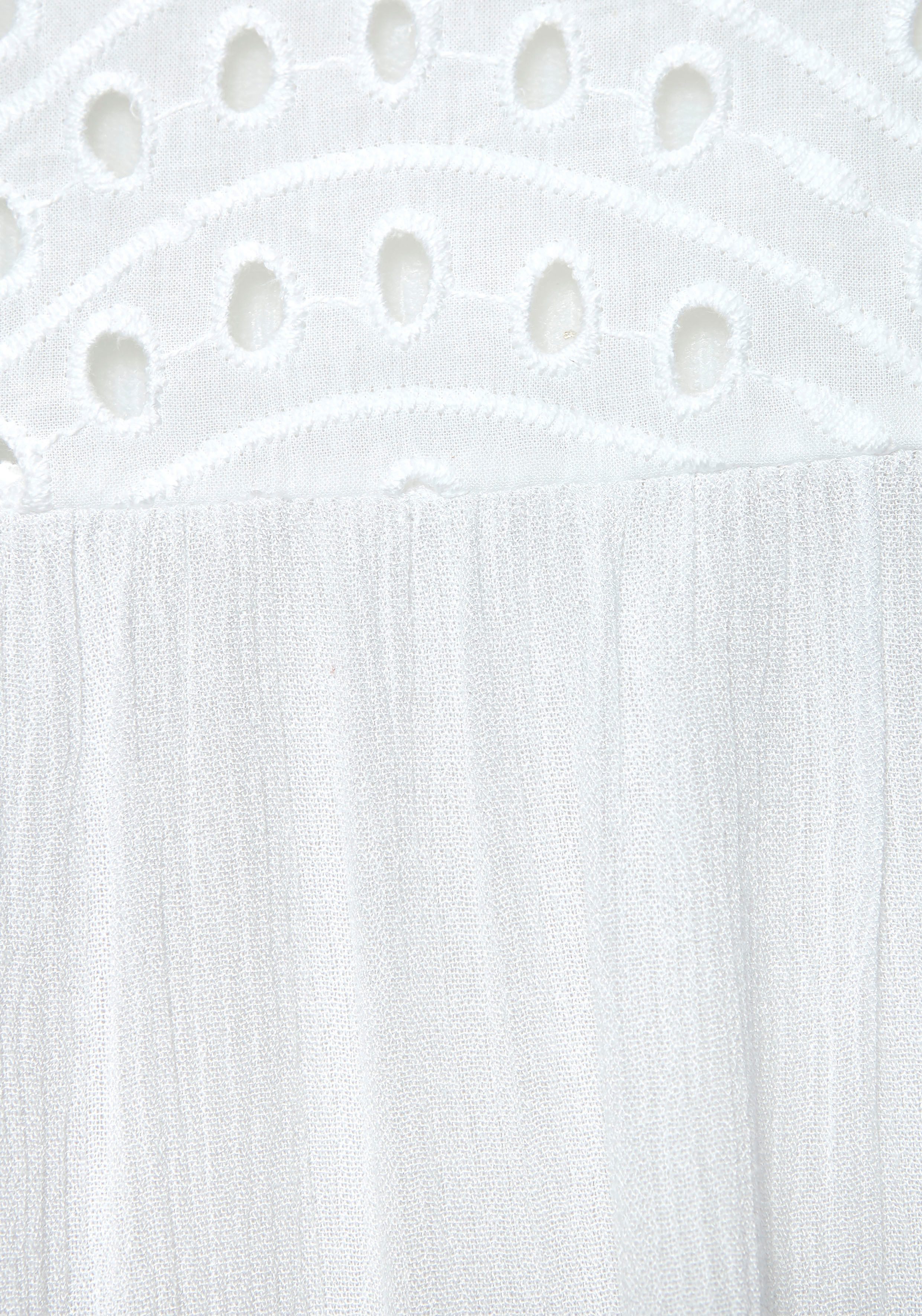 LASCANA Blusentop mit Lochstickerei am Ausschnitt, leicht transparent modische Damenbluse, ärmellose Bluse mit lockerer Passform, Boho-Stil – Bild 4 von 5
