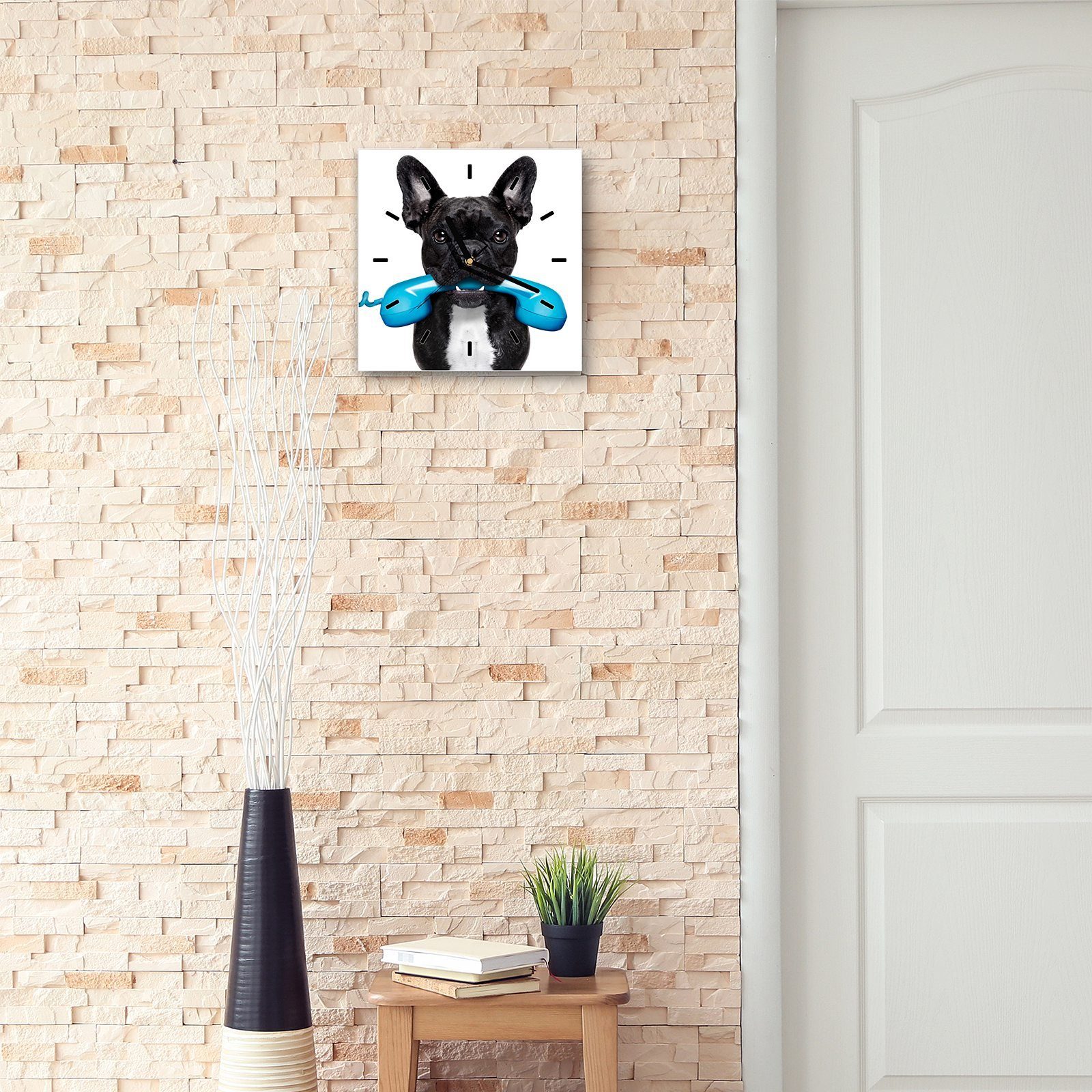 Primedeco Wanduhr Glasuhr Wanduhr Wandkunst Maul im Größe 30 Hund mit cm 30 x Kopfhörer mit Motiv