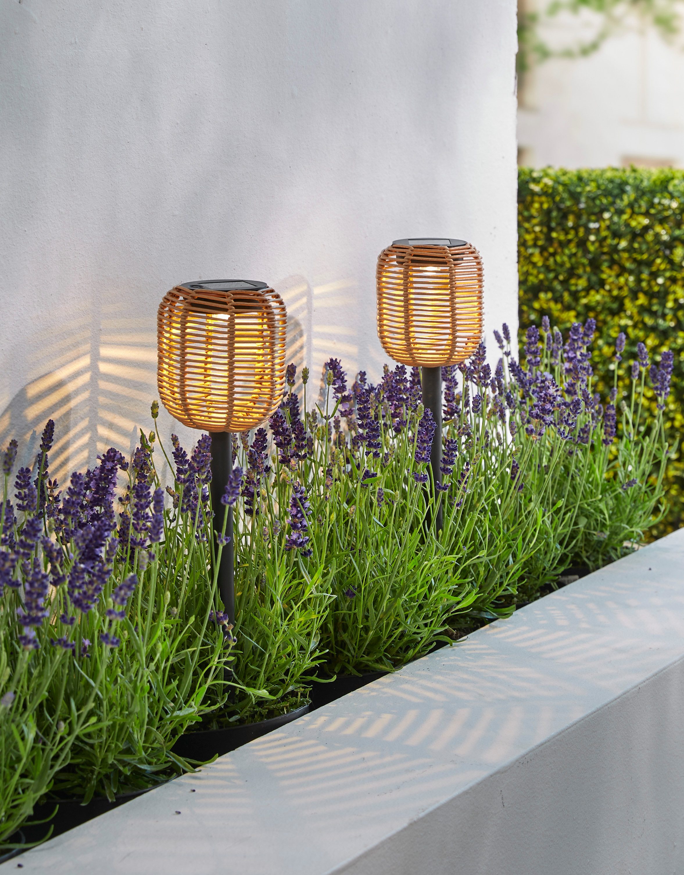 Luxform Gartenleuchte Luxform Stake Light Rattan, LED fest integriert, Warmweiß, LED-Gartenleuchte, inkl. Fernbedienung, Timerfunktion, aus Kunststoff