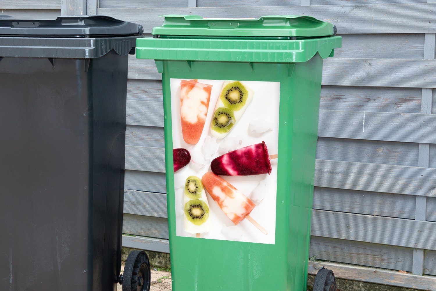 MuchoWow Wandsticker Hausgemachtes Joghurteis mit Früchten Abfalbehälter Mülltonne, Sticker, (1 Mülleimer-aufkleber, Container, St)