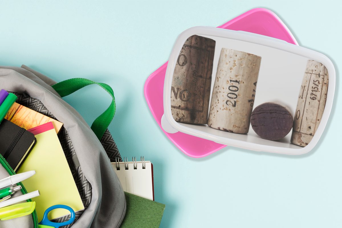 MuchoWow Lunchbox Korken vor (2-tlg), Erwachsene, Brotdose Snackbox, Kunststoff, Kinder, weißen Kunststoff rosa Brotbox einem Mädchen, Hintergrund, für