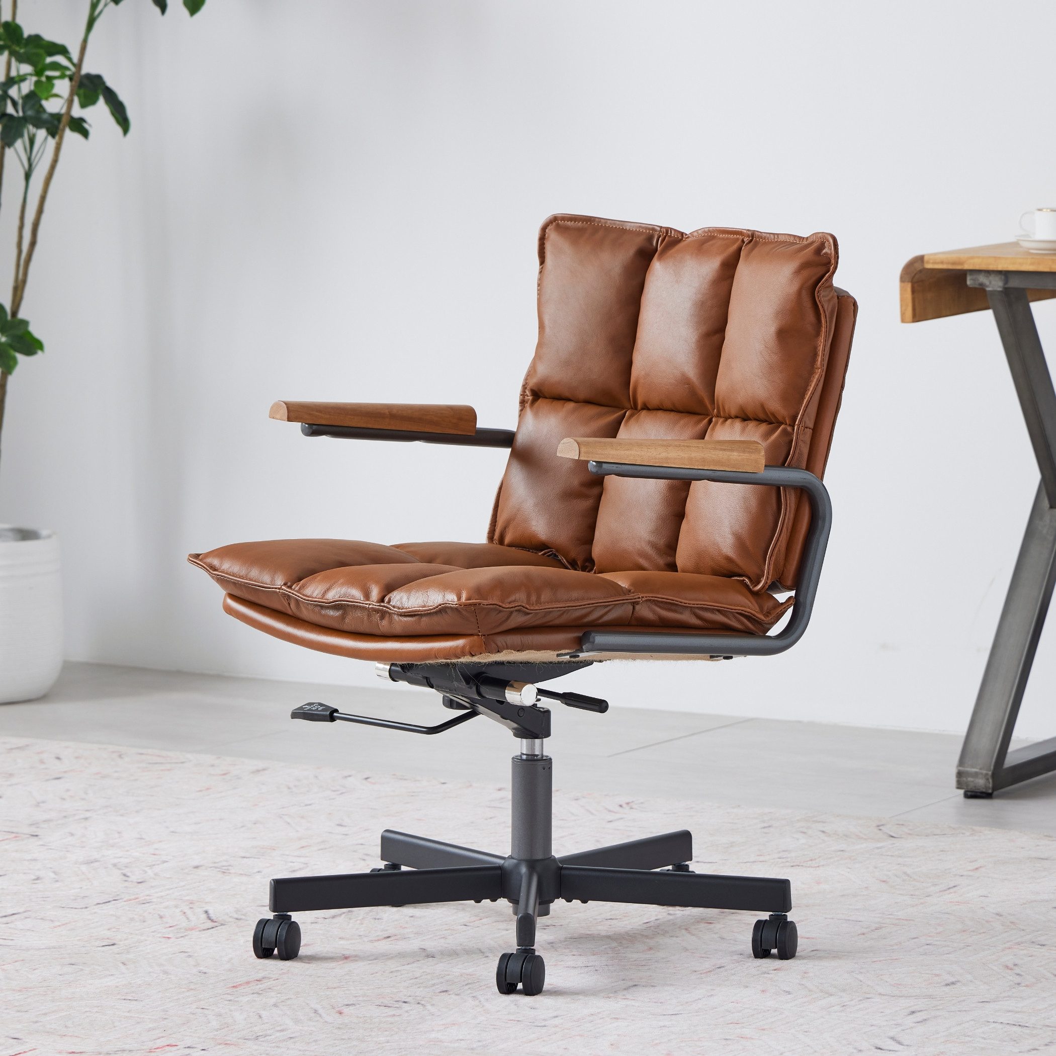 SeedWave Bürostuhl Höhenverstellbarer Drehstuhl mit Eichenholz-Armlehnen, 136kg belastbar, Industrial Design, Echtleder Schreibtischstuhl mit Wippfunktion