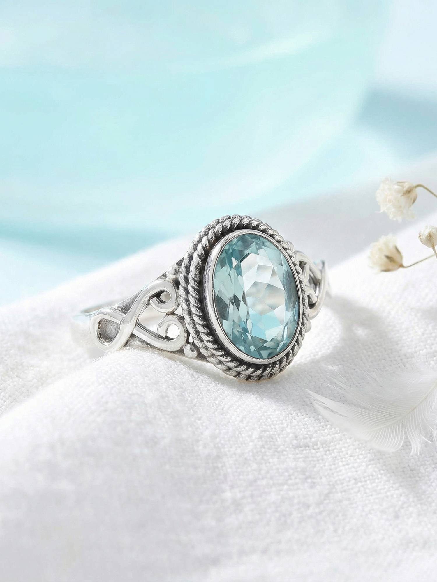 mantraroma Silberring BAGHIMI oval aus 925 Silber mit blau Topas (Ring mit Schmuckbeutel), Damenring aus 925er Silber
