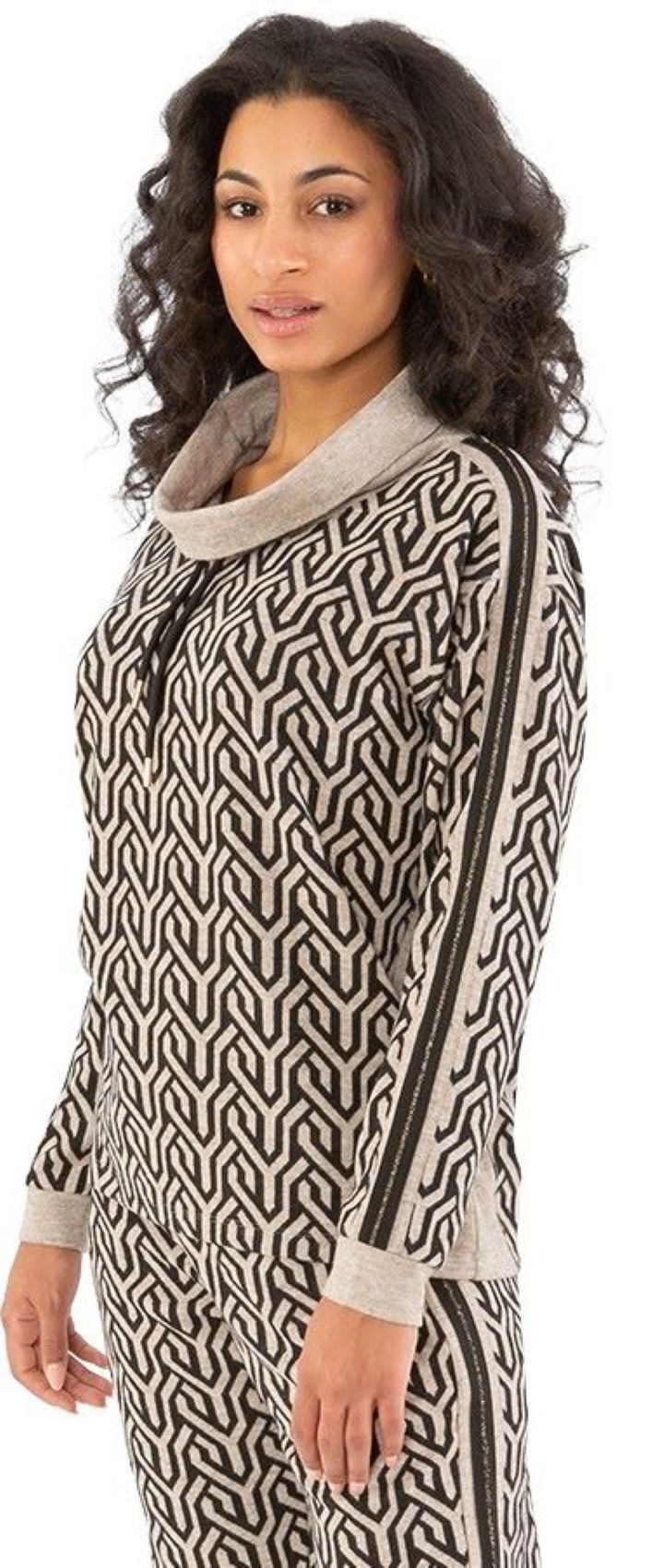 Gio Milano Wasserfallpullover G29-7603, Wasserfallkragen und Tunnelzug glitzernde Ärmeleinsätze