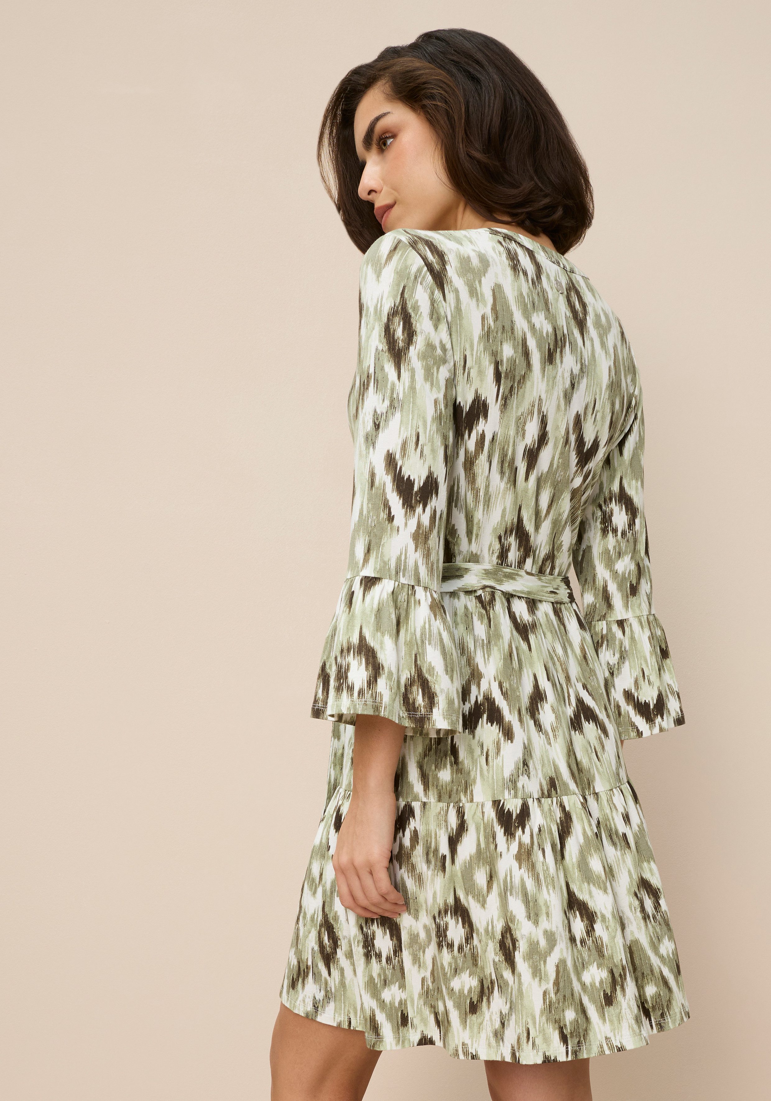 Tamaris Jerseykleid aus elastischer Viskosemischung, figurumspielende Passform. € 49,99, (€ 49,99 pro 1 Stk).