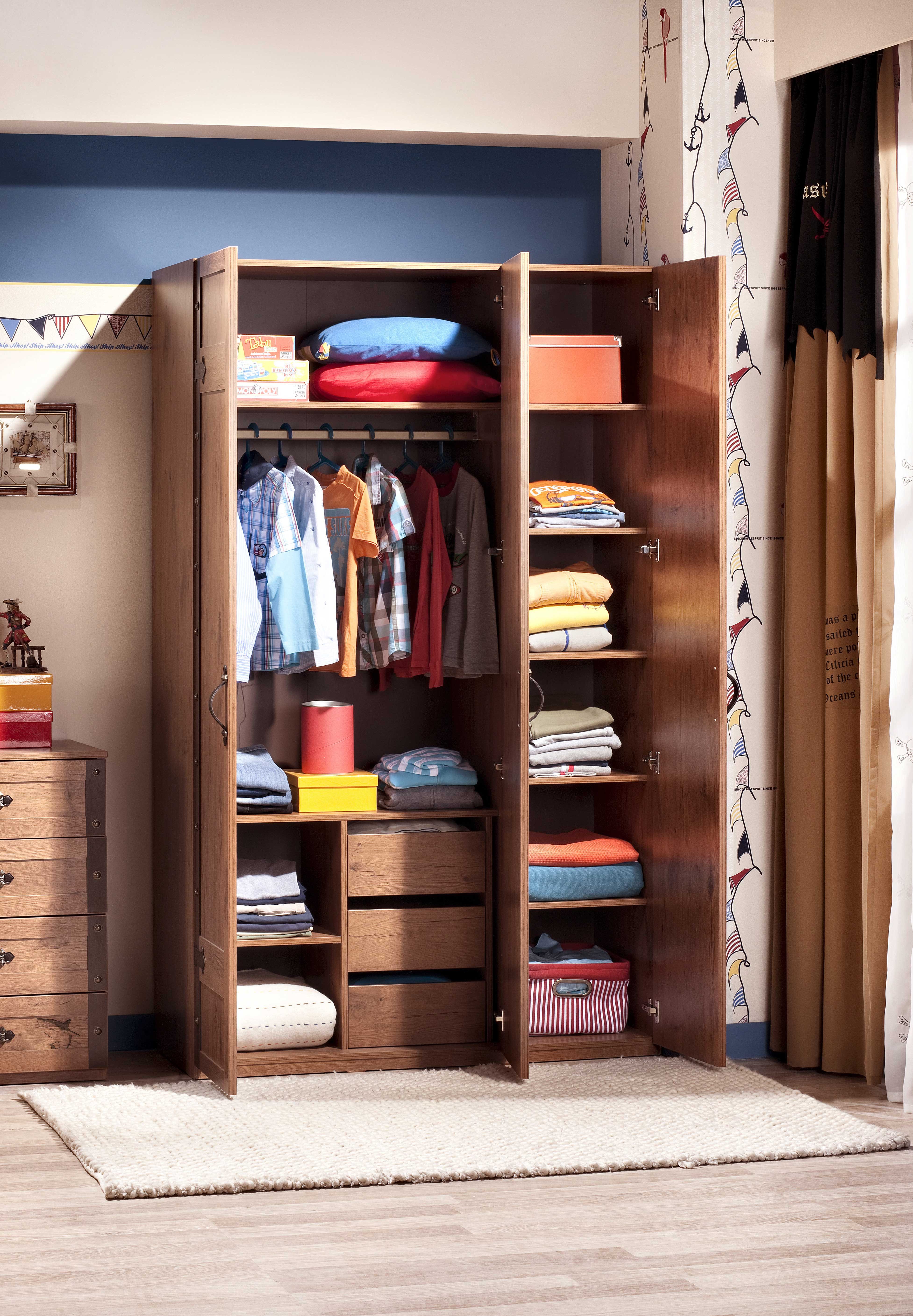 Möbel-Zeit Kleiderschrank PIRATE 3-türig