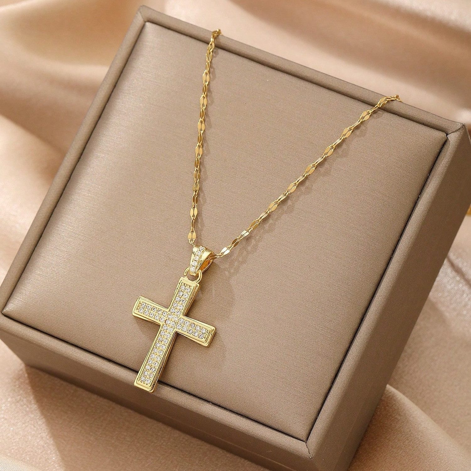 KARMA Kette mit Anhänger Kreuz Gold 40 cm Edelstahl Kristalle (wasserfest hypoallergen rostfrei Damenschmuck, 1-tlg., modern Damenhalskette), Halskette Damen Kreuzkette für Frauen