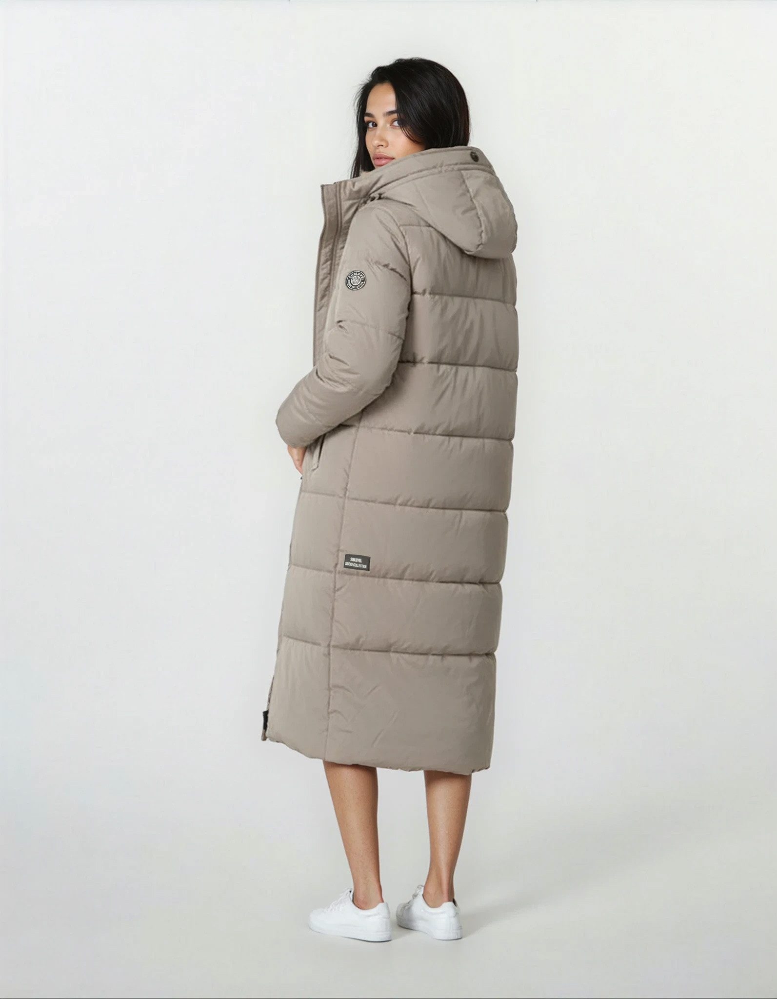 SUBLEVEL Steppjacke Damen Mantel Winterjacke Jacke extra lang geschnitten mit Kapuze