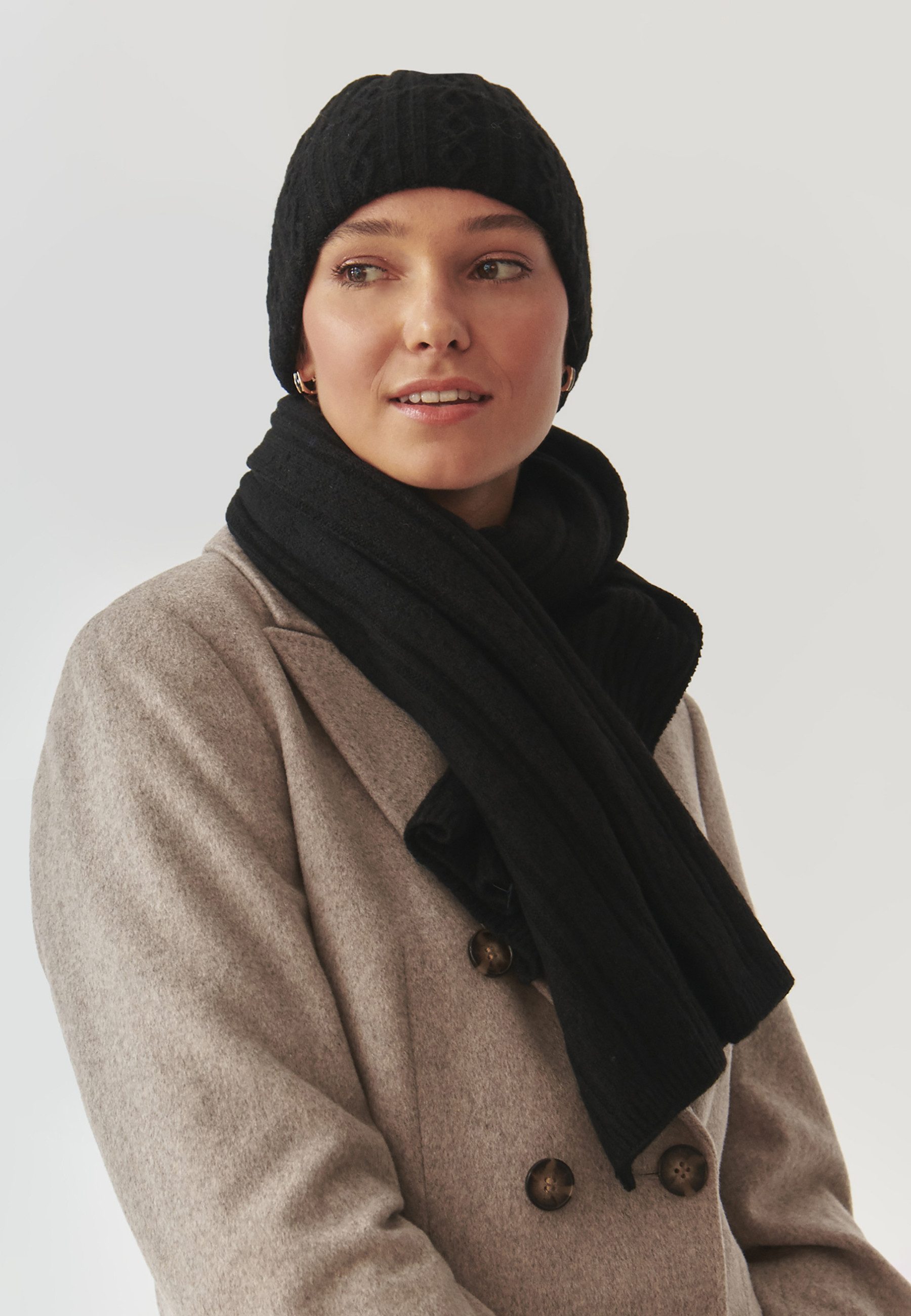 TATUUM Strickschal Gestrickter Damenschal Mit Herbst/Wintermuster - Gorita