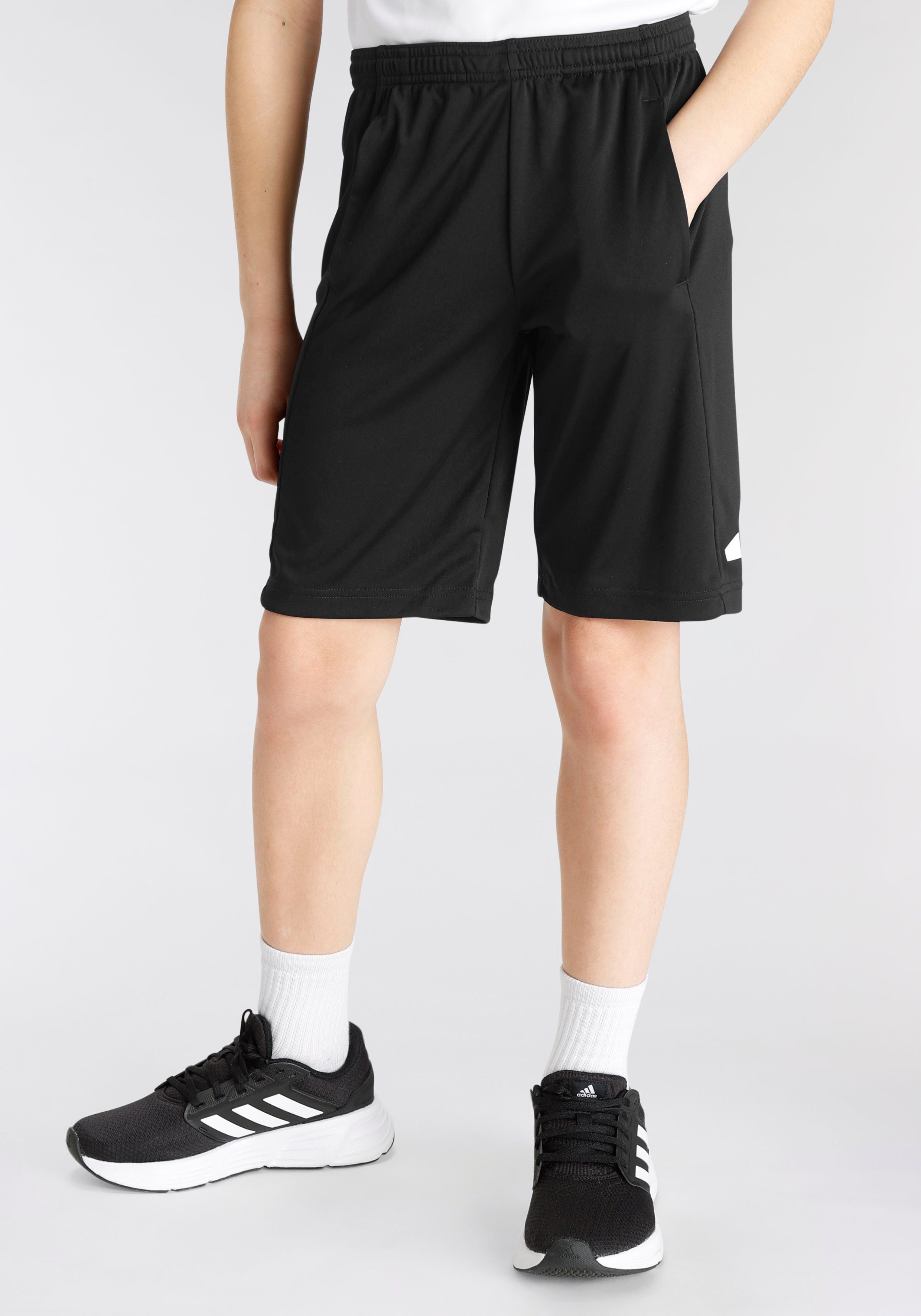 adidas Sportswear / Black TRAIN ESSENTIALS AEROREADY (1-tlg) Shorts LOGO White REGULAR-FIT