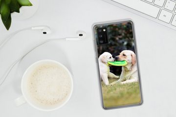 MuchoWow Handyhülle Hund mit seinem Welpen und einem Frisbee, Handyhülle Samsung Galaxy A41, Smartphone-Bumper, Print, Handy