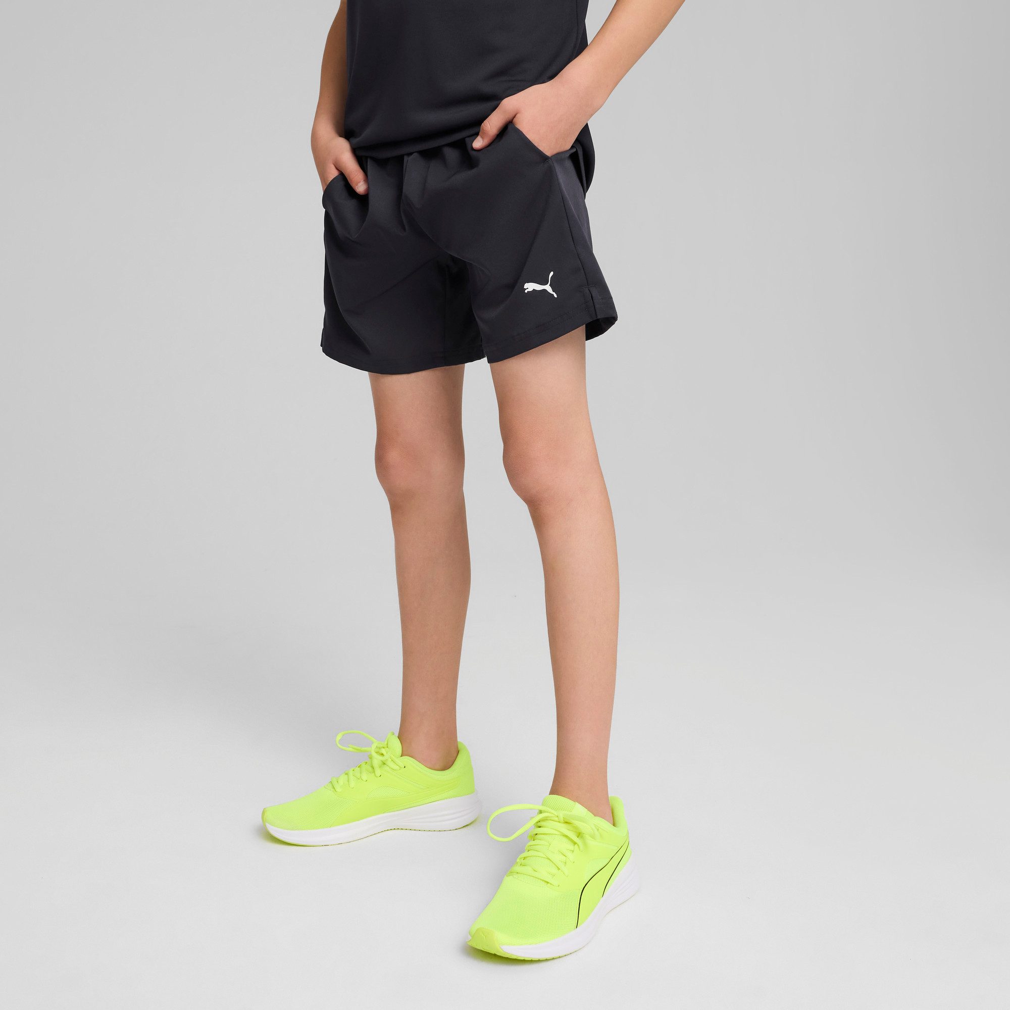 PUMA Shorts TAD ESS WOVEN SHORTS B mit dryCELL Technologie, feuchtigkeitsableitend, mit Kordelzugbund