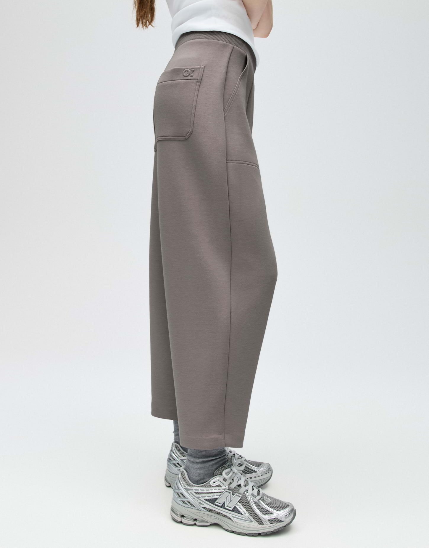 OPUS Stoffhose Myha club barrel aus Sweatware mit Mélange-Effekt Ovale Beinform mit Cargotaschen und abgesteppter Teilungsnaht – Bild 5 von 5