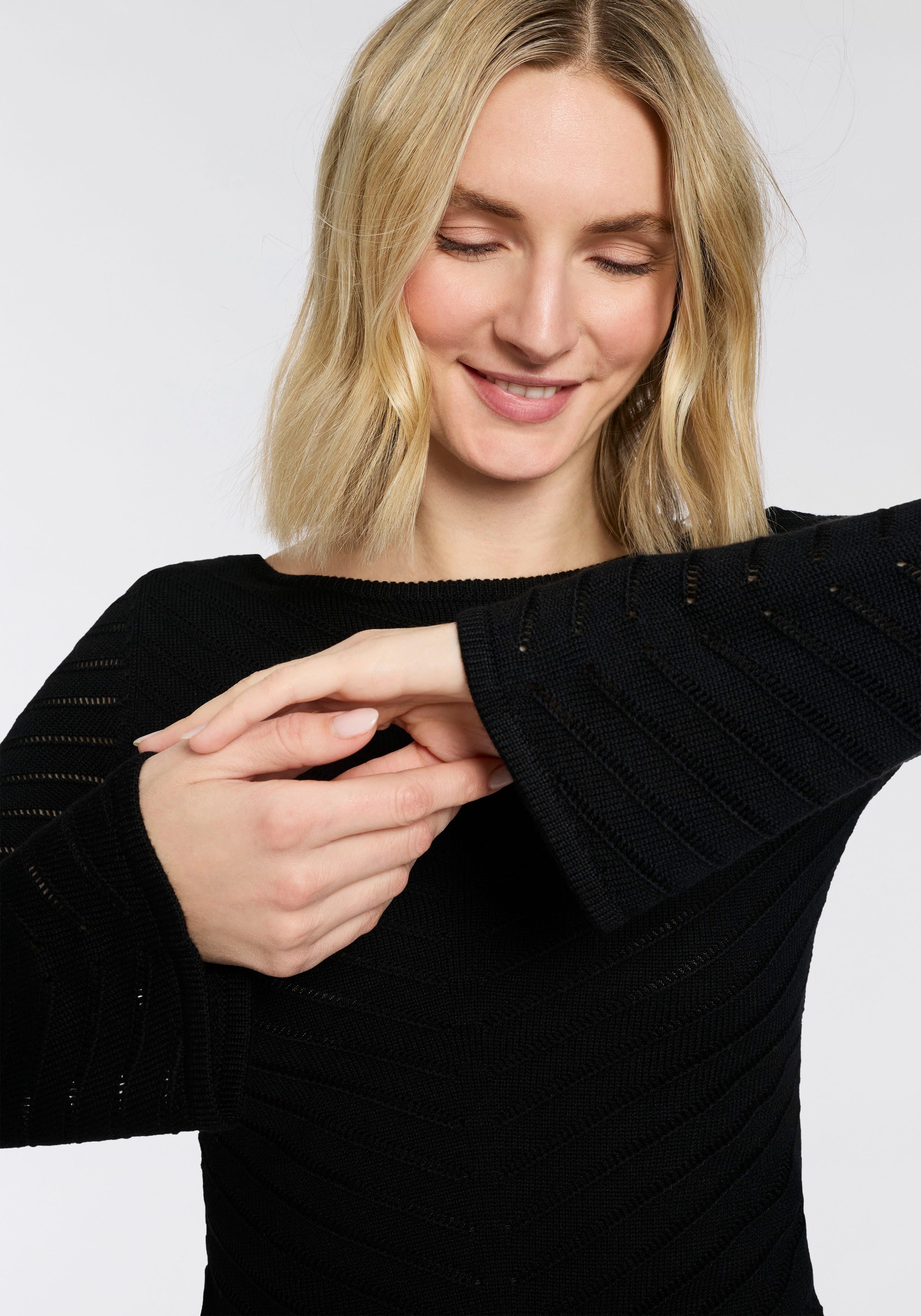 BOSS ORANGE Strickpullover Falonina Premium Damenmode mit feinem Lochstrickmuster in Zick-Zack Struktur