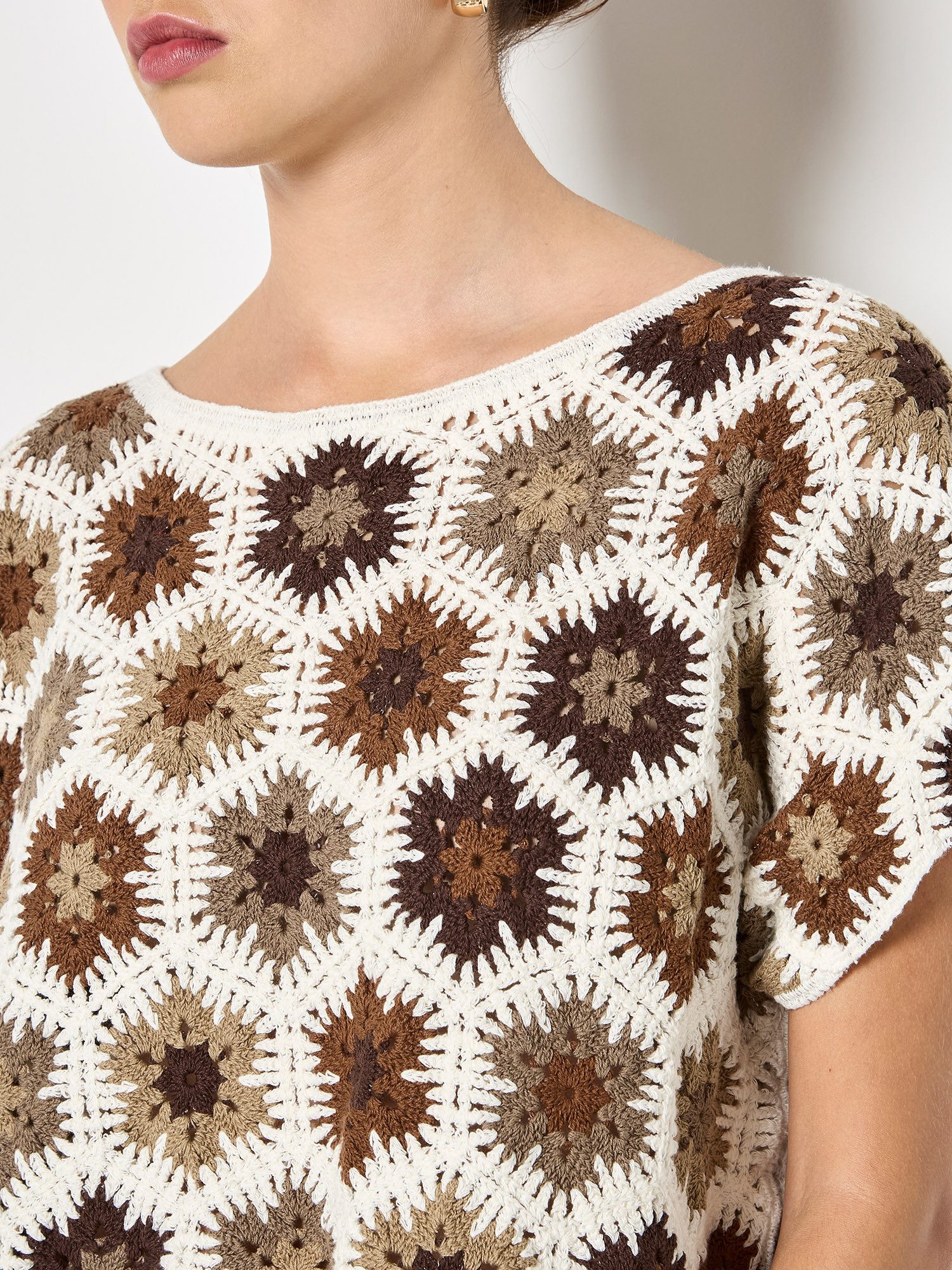Apricot T-Shirt Hexagon Flowers Crochet Top mit Häkeldetails