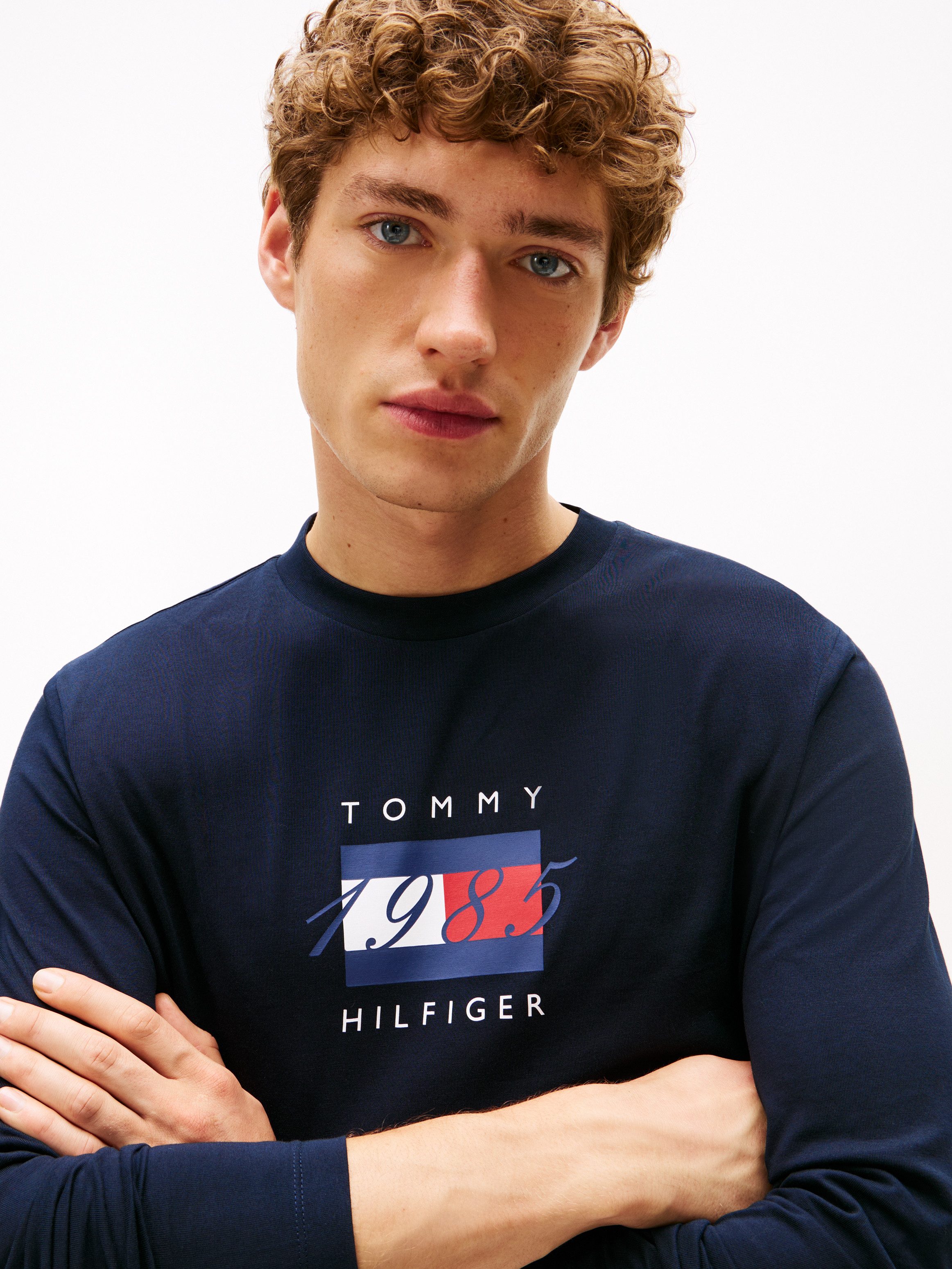 Tommy Hilfiger Langarmshirt LINEAR FLAG GRAPHIC Jersey, Rundhals, Regular F günstig online kaufen