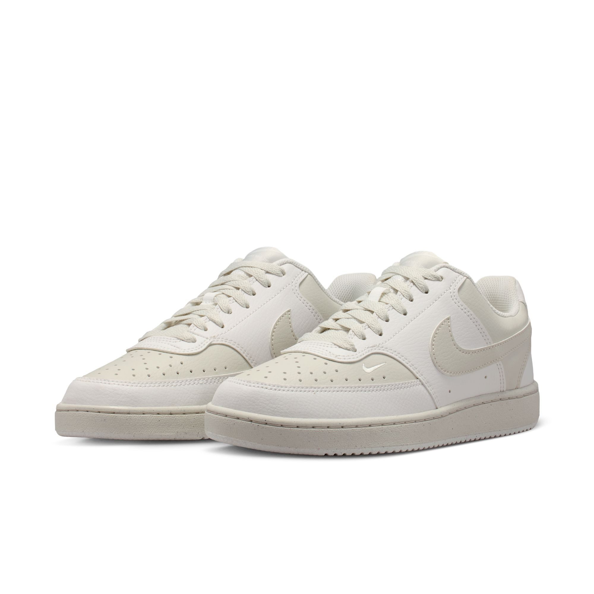 Nike Sportswear Court Vision Low Next Nature Sneaker inspiriert vom Design des Nike Air Force