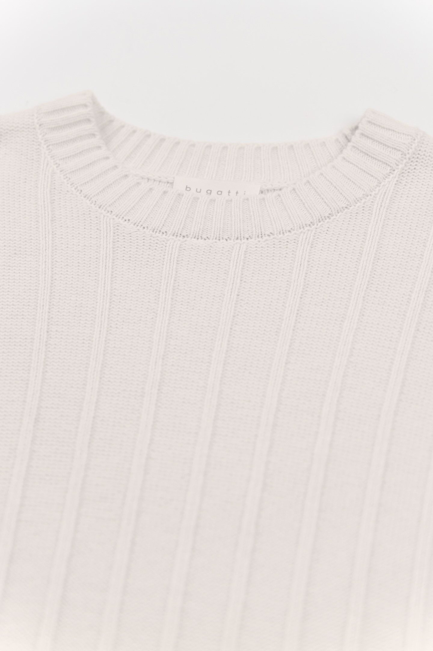 bugatti Rundhalspullover in edler Optik