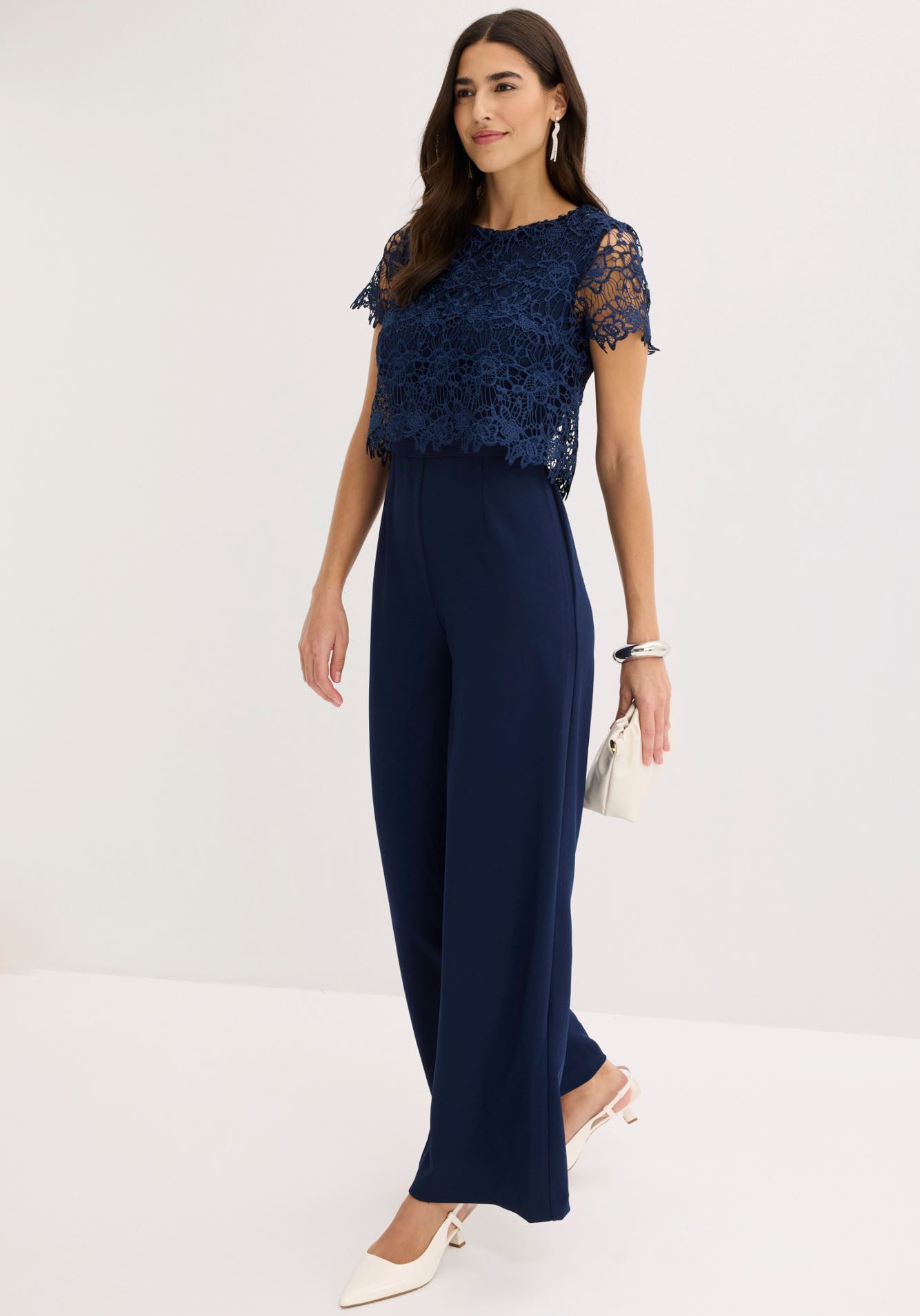 bonprix Jumpsuit mit kurzem Arm, figurumspielende Passform, weites Bein