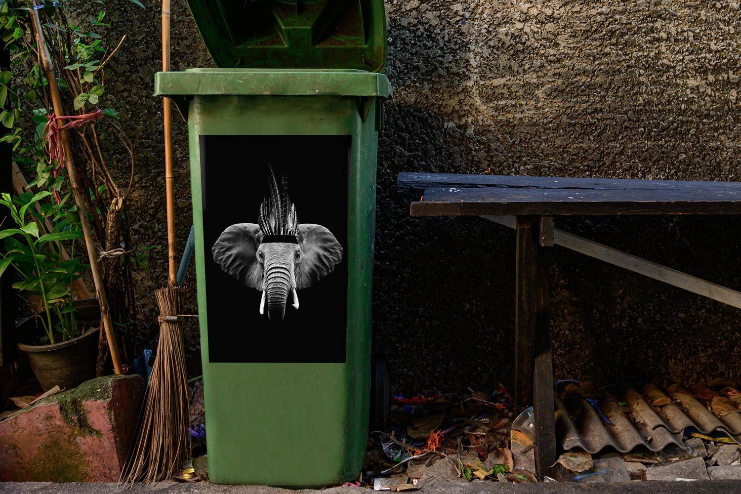 MuchoWow Wandsticker St), Mülltonne, schwarz Abfalbehälter - Sticker, Mülleimer-aufkleber, schwarzem und vor Hintergrund indischem Käfig (1 mit Container, Elefant