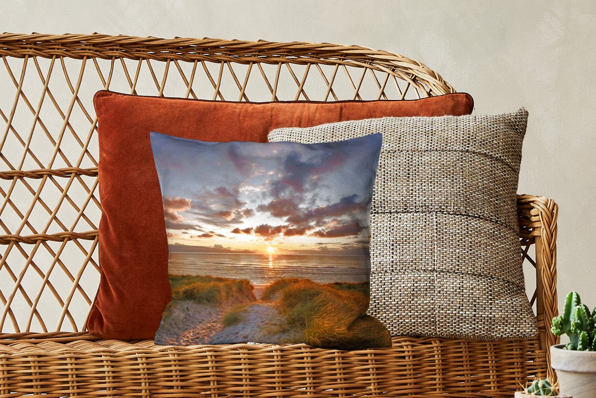 MuchoWow Dekokissen Schlafzimmer, den Sofakissen Sonnenuntergang über mit Füllung Wohzimmer, Zierkissen Deko, für ruhigen Dünen, Farbenfroher