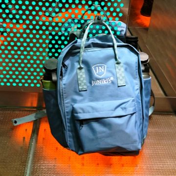 JN JuNiki´s Rucksack Retro Innovation, Im Stile eines Klassikers, mit vergrößerten Seitentaschen zur Aufnahme Deiner JuNiki´s® Trinkflaschen, XL-Größe, damit Du alles Wichtige mitnehmen kannst