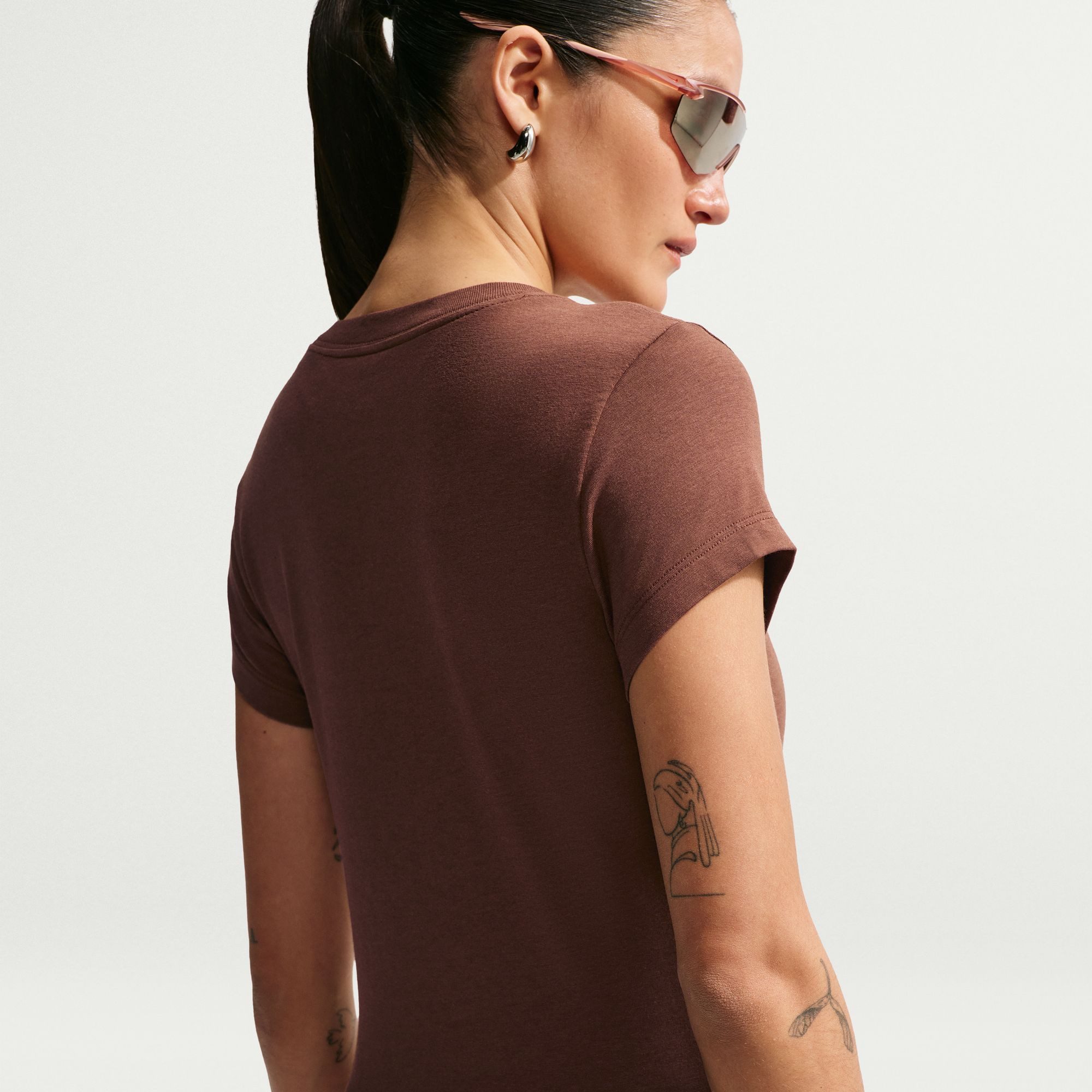 Nike Sportswear T-Shirt W NSW NK CHLL KNT MD CRP mit Rundhalsausschnitt, Kurzarm, aus Jersey, lockerer Schnitt