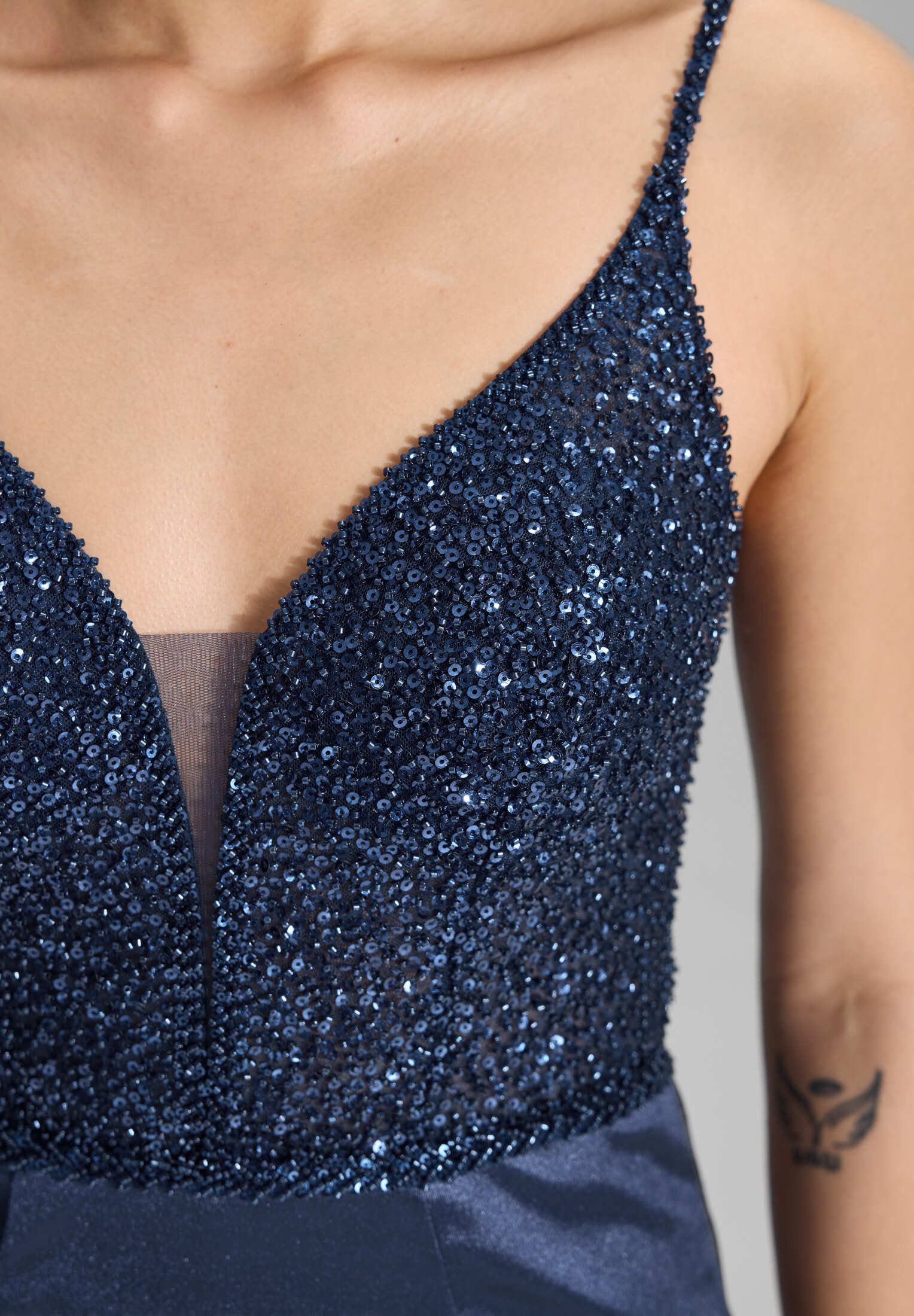 Hey Kyla Abendkleid - Abendkleid mit feiner Stickerei Figurbetonte Passform – Bild 4 von 5