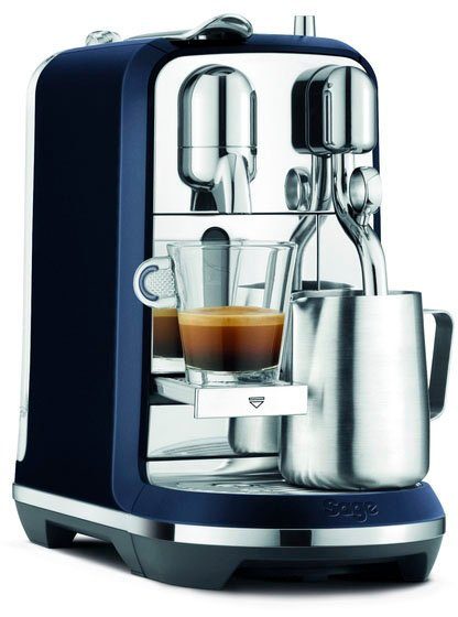 Nespresso Kapselmaschine Creatista Plus mit Willkommenspaket mit 14 Edelstahl-Milchkanne, inkl. Kapseln SNE800DBL