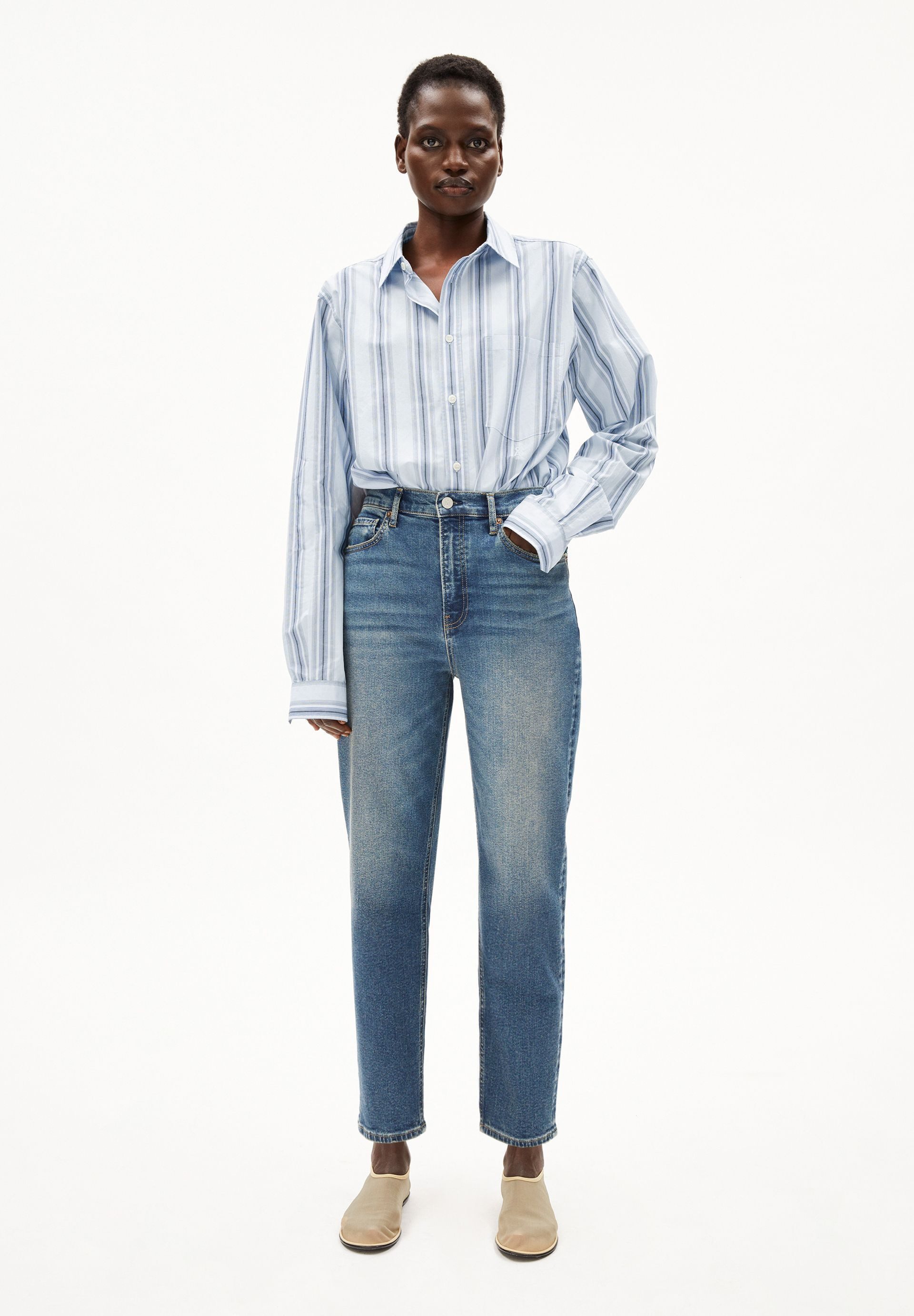 Armedangels Mom-Jeans MAIRAA Mom Jeans aus recyceltem Baumwoll-Mix (Comfort-Stretch) High waist – Bild 2 von 5