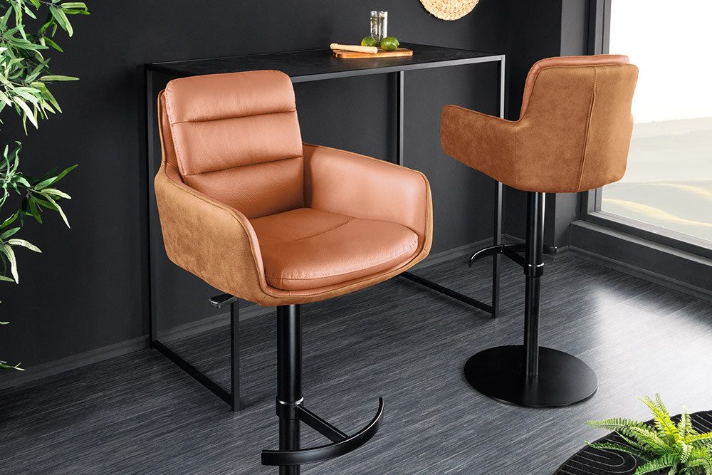 riess-ambiente Barhocker BIG GEORGE cognac - Echtleder, 360° drehbar, Metall-Fuß, mit Armlehne (Einzelartikel, 1 St), höhenverstellbar, mit Autoreturn & Fußablage – ideal für Deinen Tresen