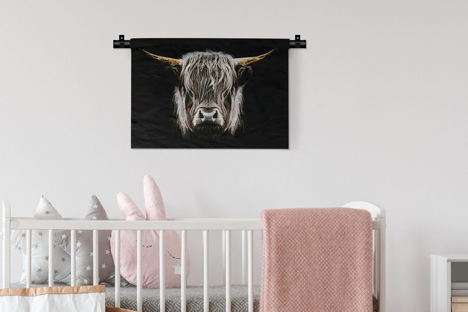 Wanddekoobjekt für und Gold - Kinderzimmer weiß Kuh MuchoWow Kleid, Wandbehang, - - Schottischer Highlander -, Schlafzimmer, Wanddeko Schwarz Hörner Wohnzimmer, -