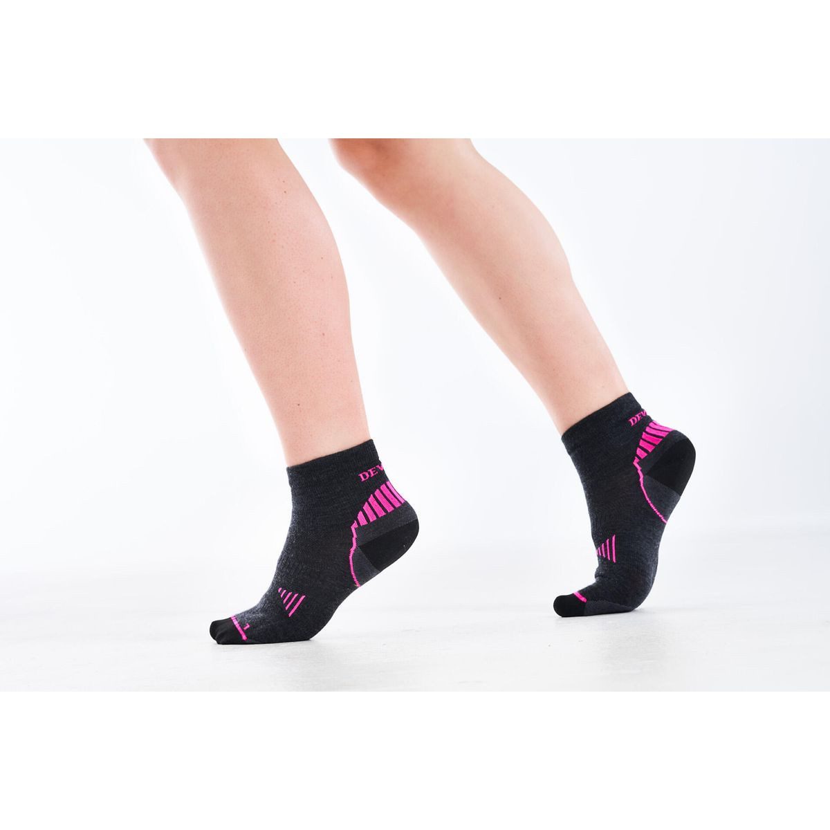 Devold Wandersocken Running Merino Ankle Sock WMN Ultraleichte, seidenweiche Laufsocke für Damen, die optimalen Komfort